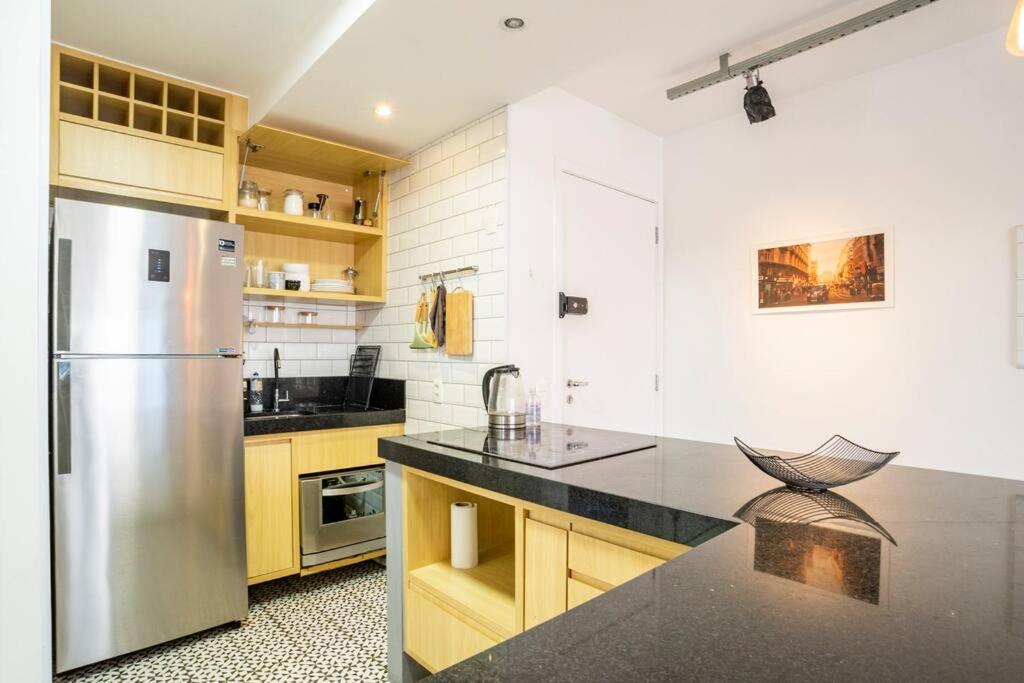 Large 1 Bedroom 2 Balconies and a work space