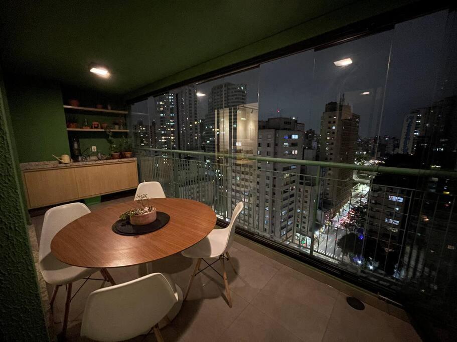 Large 1 Bedroom 2 Balconies and a work space