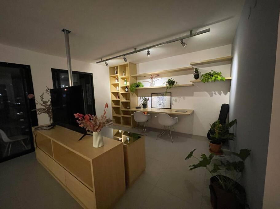Large 1 Bedroom 2 Balconies and a work space