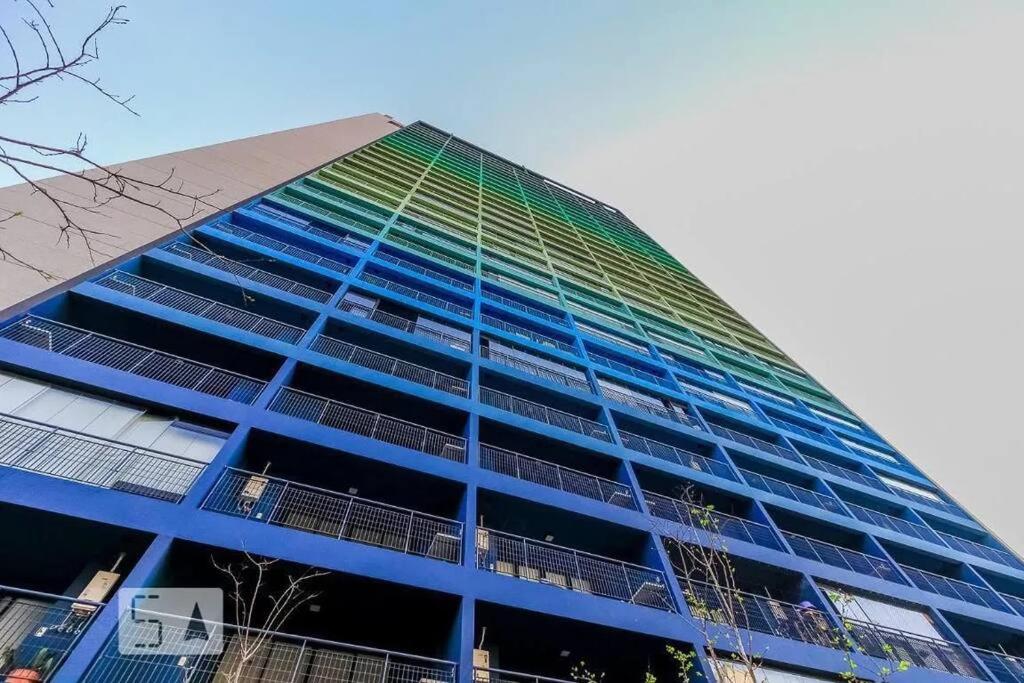 Large 1 Bedroom 2 Balconies and a work space