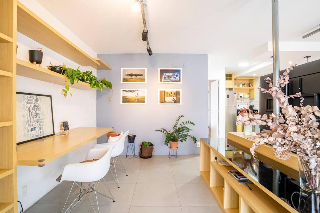 Large 1 Bedroom 2 Balconies and a work space