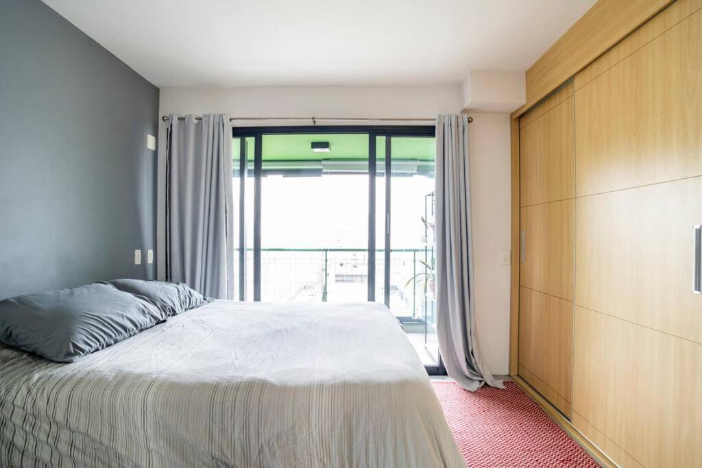 Large 1 Bedroom 2 Balconies and a work space