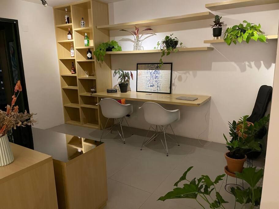 Large 1 Bedroom 2 Balconies and a work space