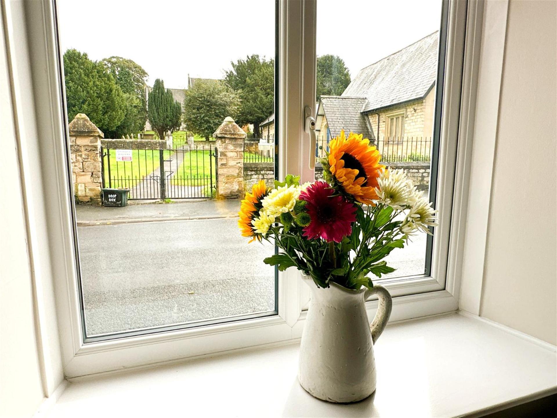 Cosy Country Escape | Fireplace & Views | Leeds & York