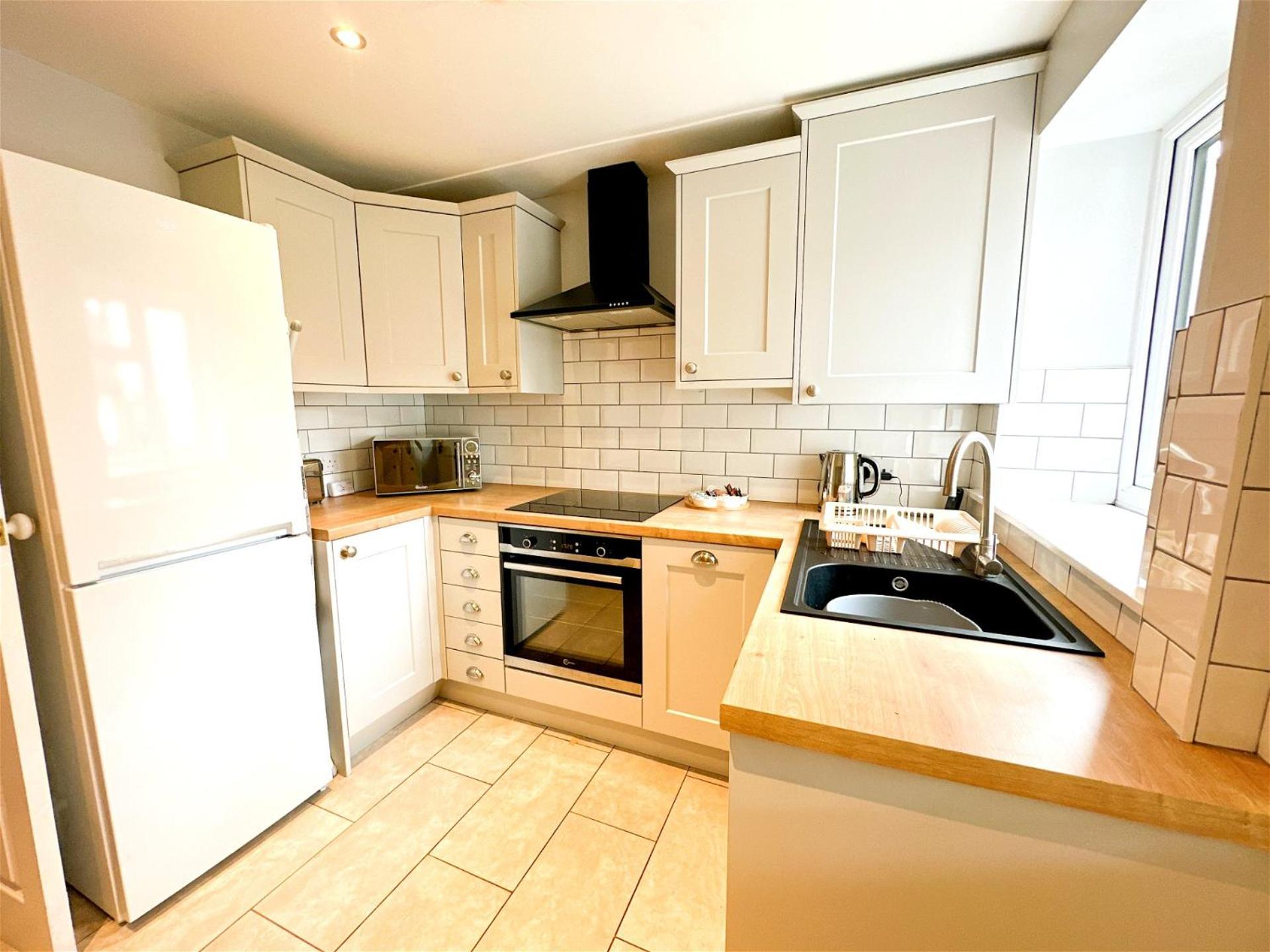 Cosy Country Escape | Fireplace & Views | Leeds & York, photo 11