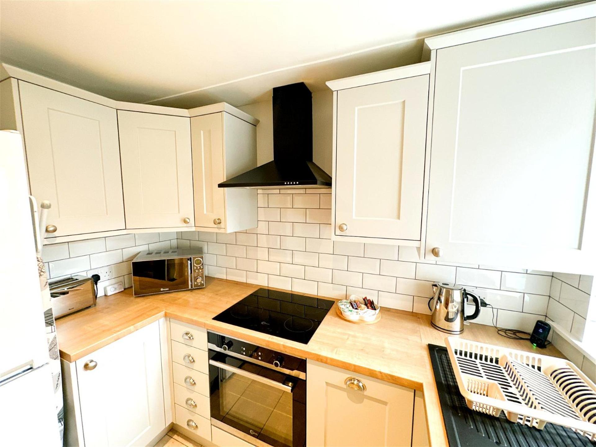 Cosy Country Escape | Fireplace & Views | Leeds & York, photo 12
