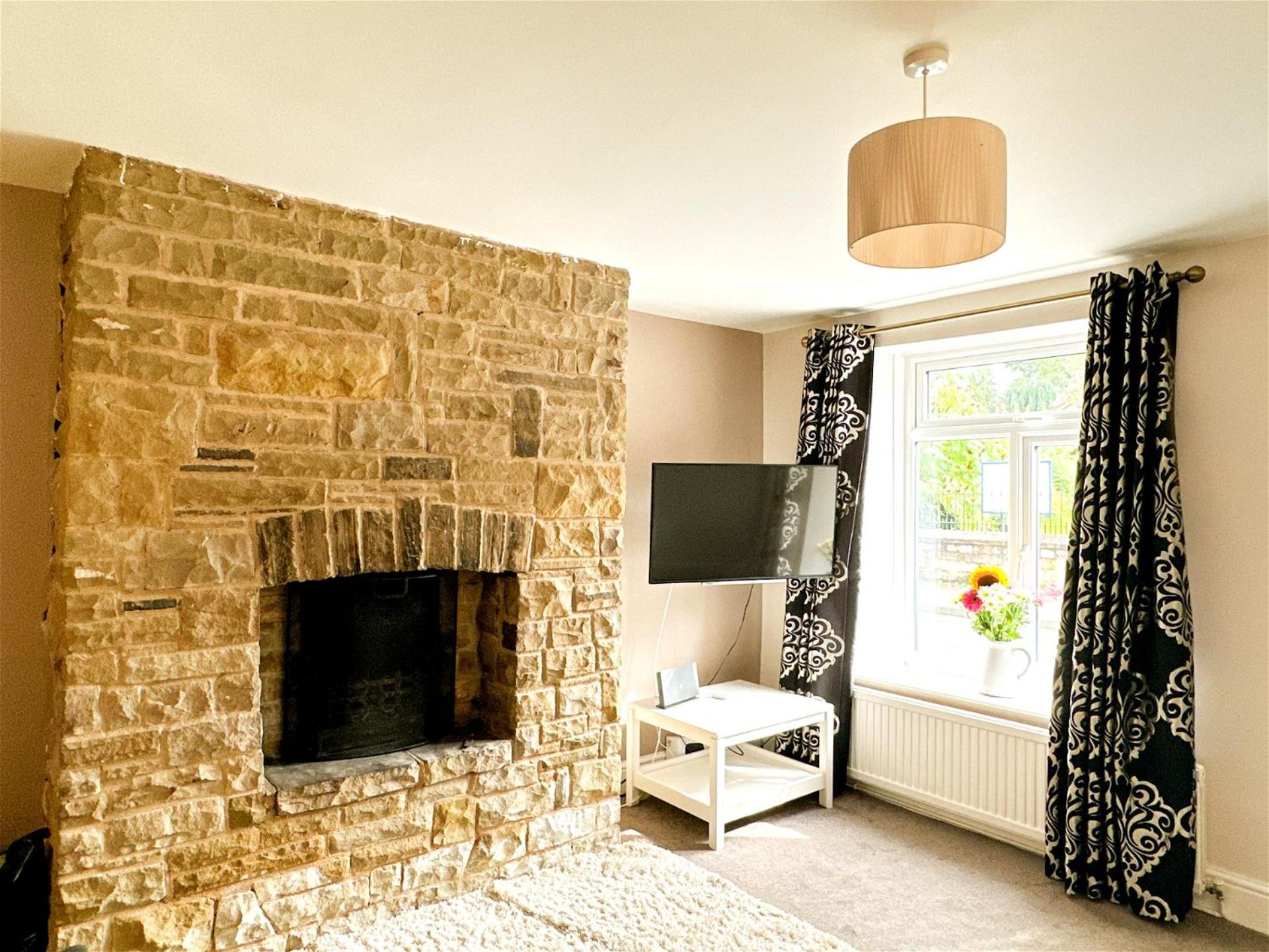 Cosy Country Escape | Fireplace & Views | Leeds & York