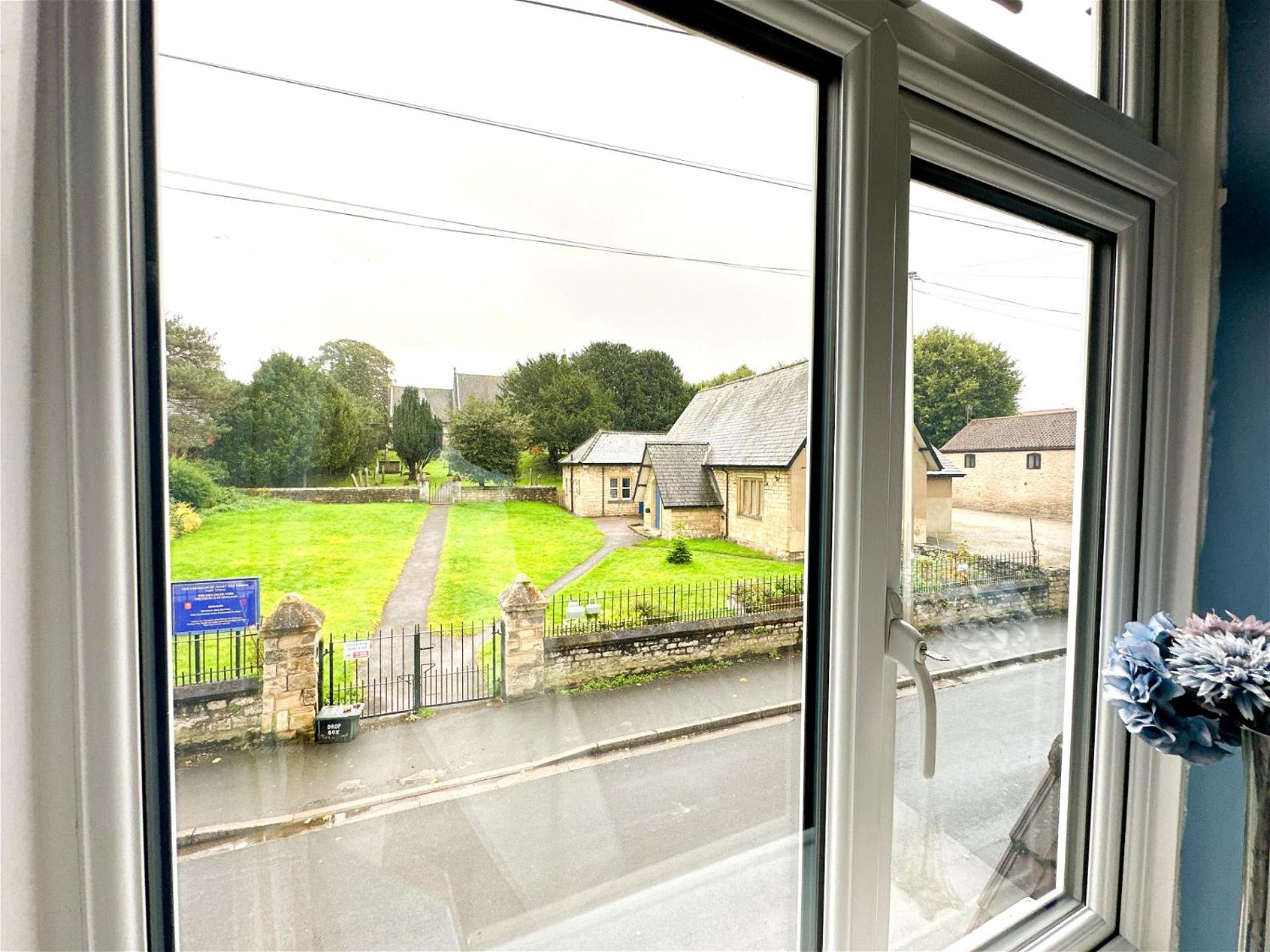 Cosy Country Escape | Fireplace & Views | Leeds & York, photo 10
