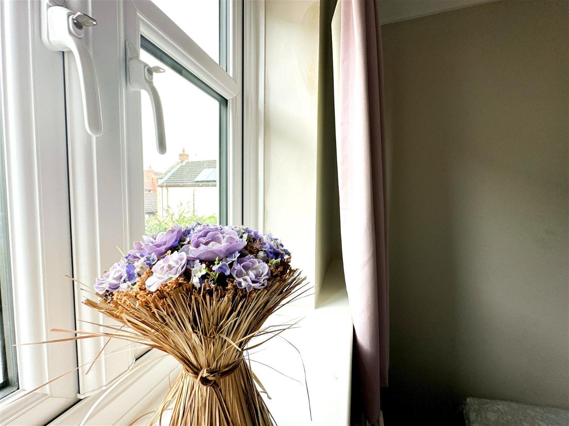 Cosy Country Escape | Fireplace & Views | Leeds & York