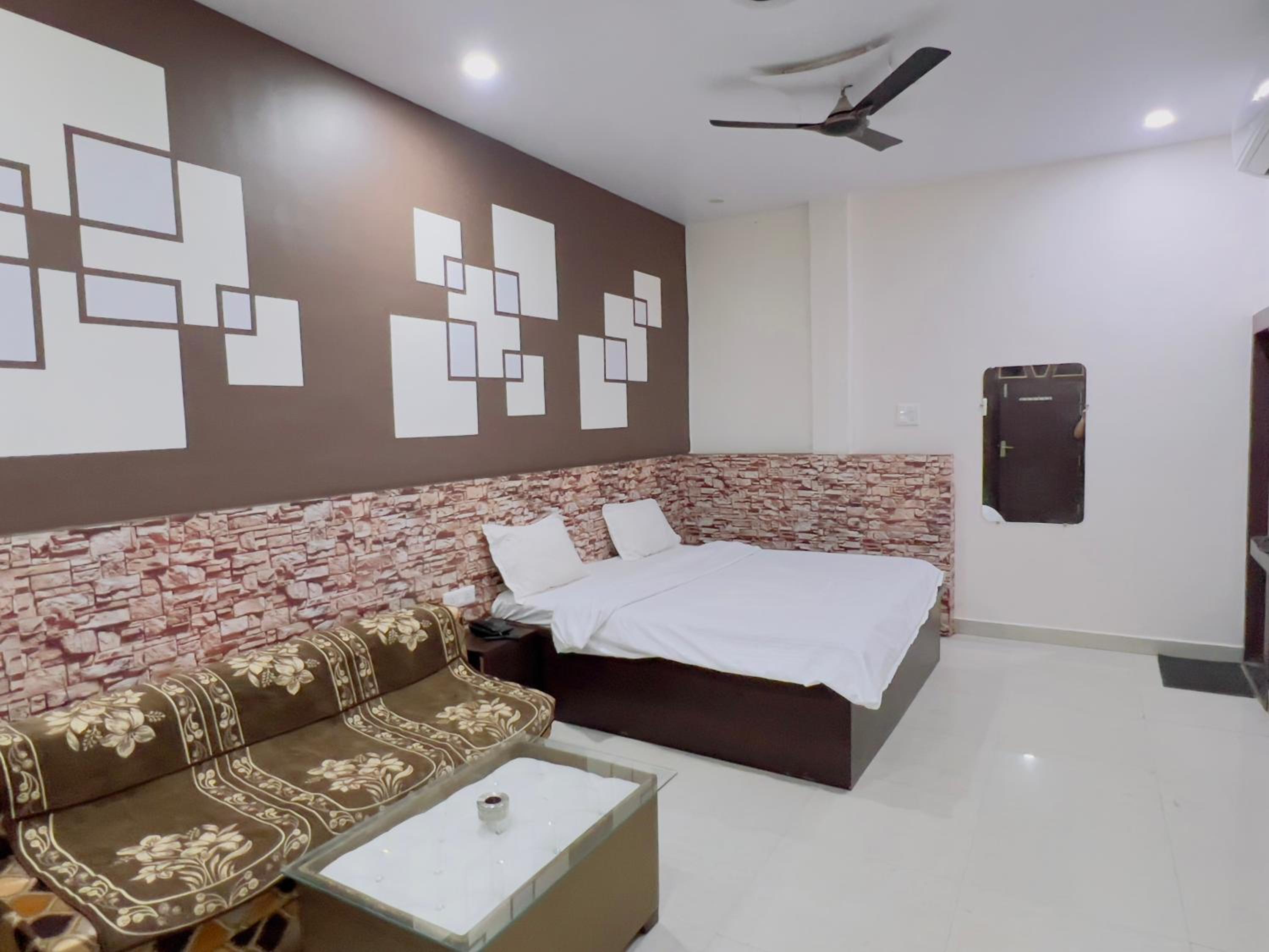 HOTEL ALOK Residency