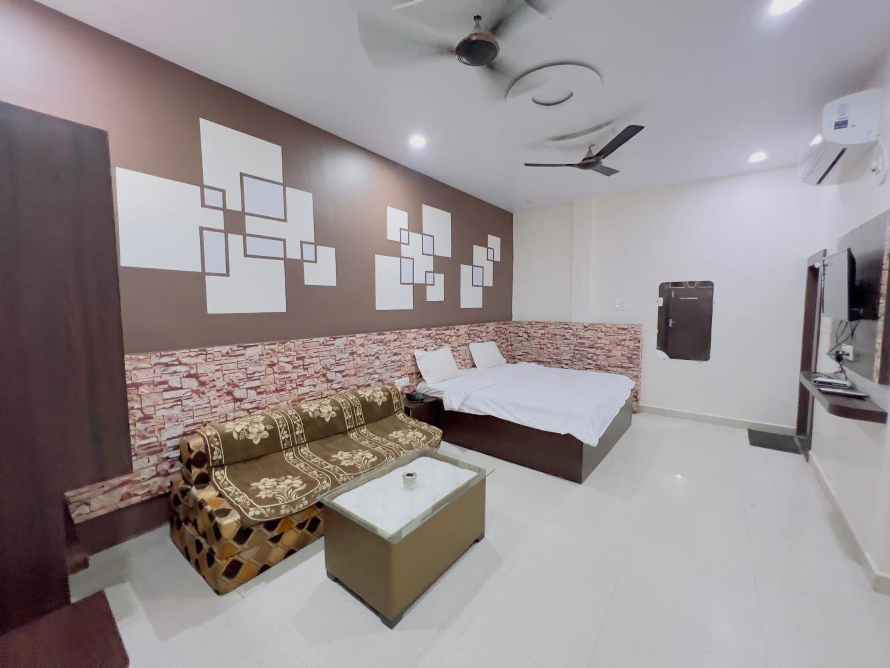 HOTEL ALOK Residency