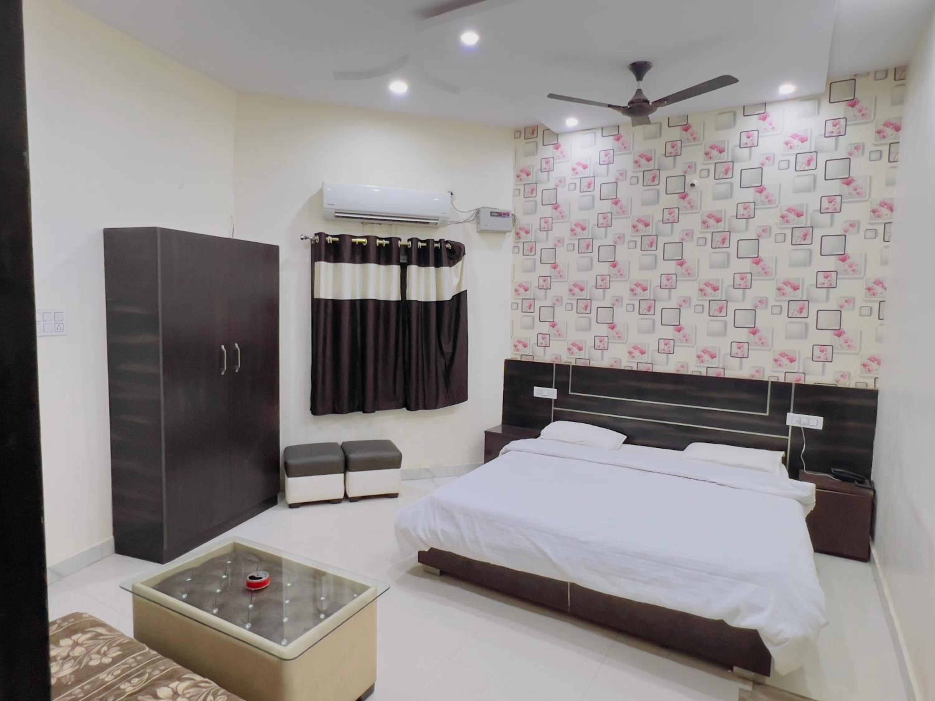 HOTEL ALOK Residency