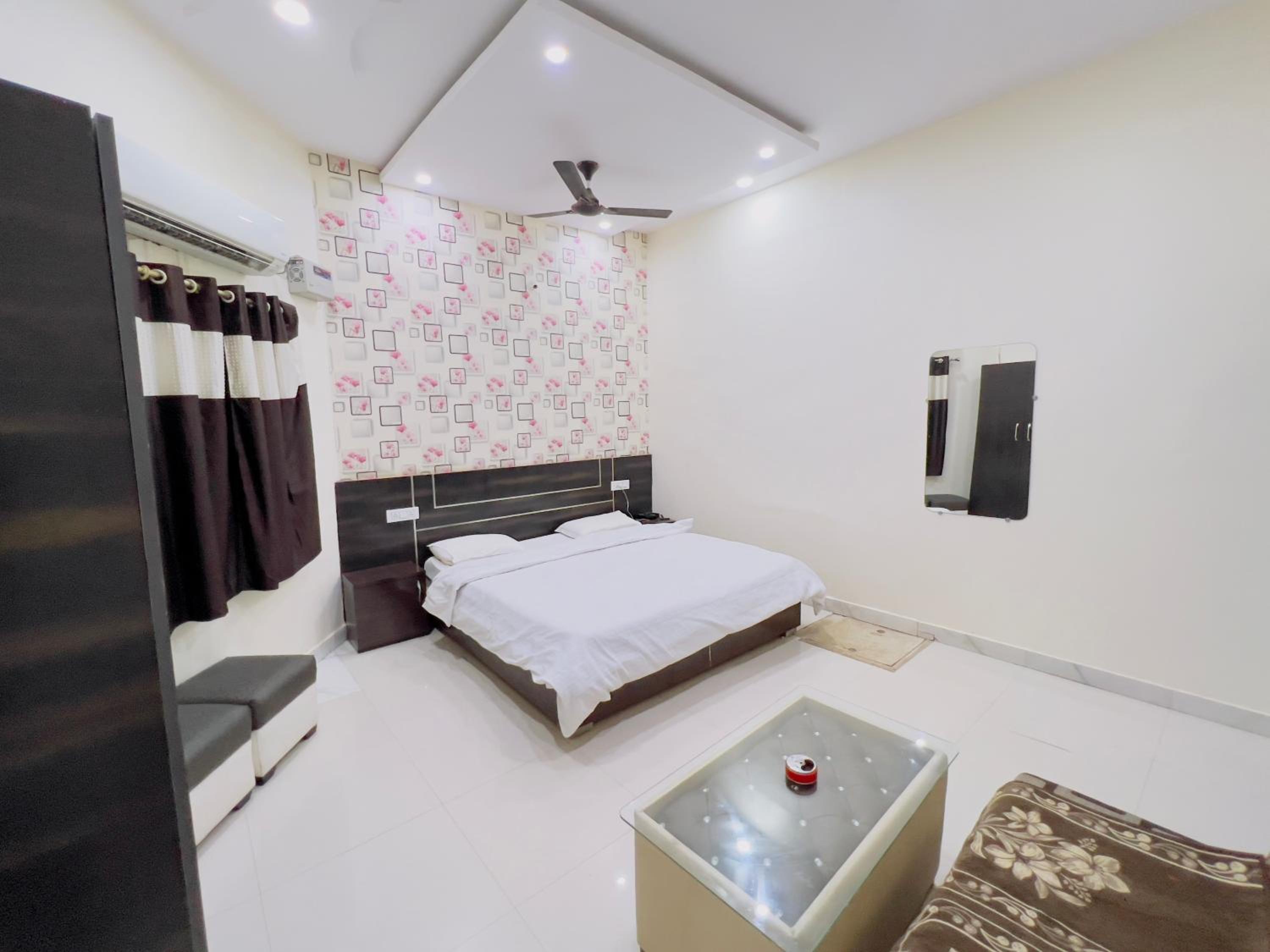 HOTEL ALOK Residency