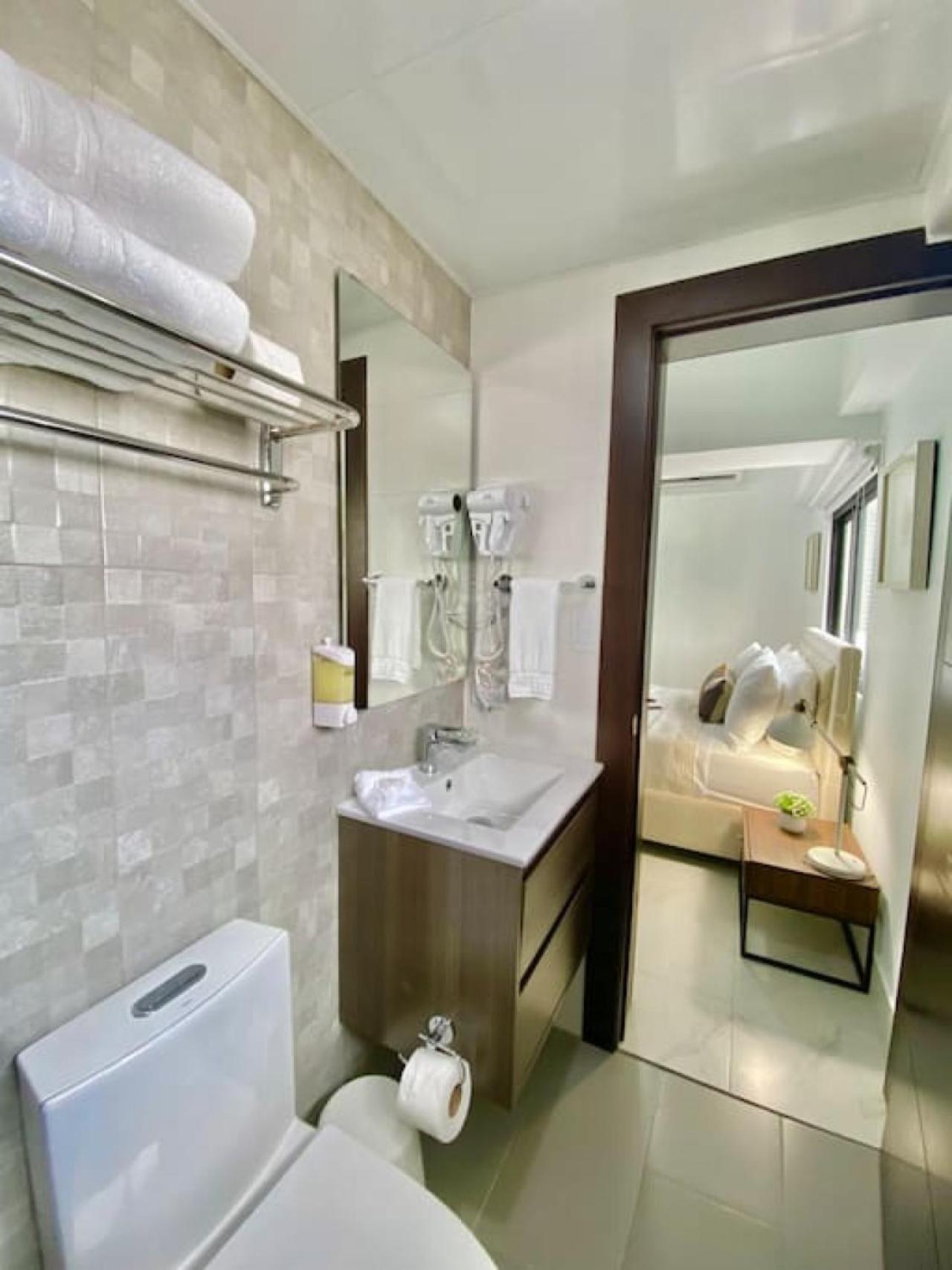 Lovely City Center Condo