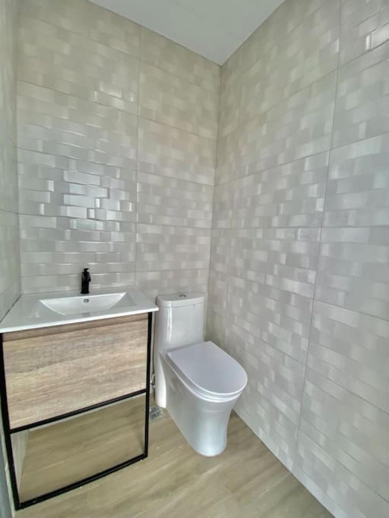 Lovely City Center Condo