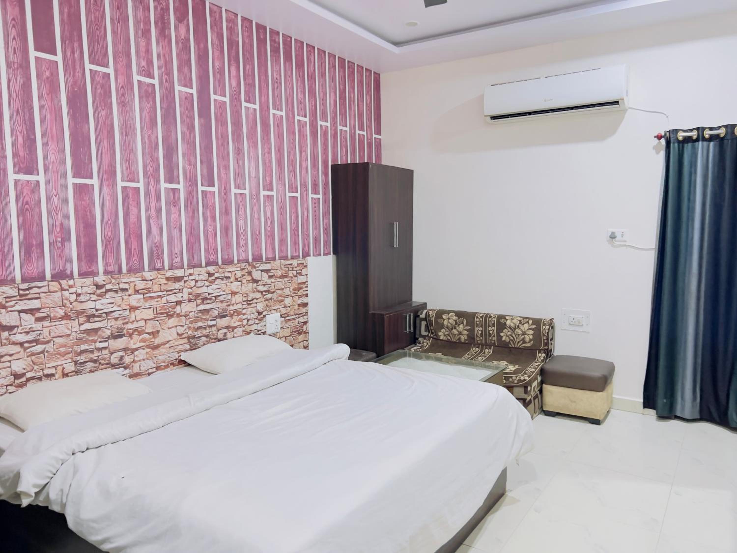 HOTEL ALOK Residency