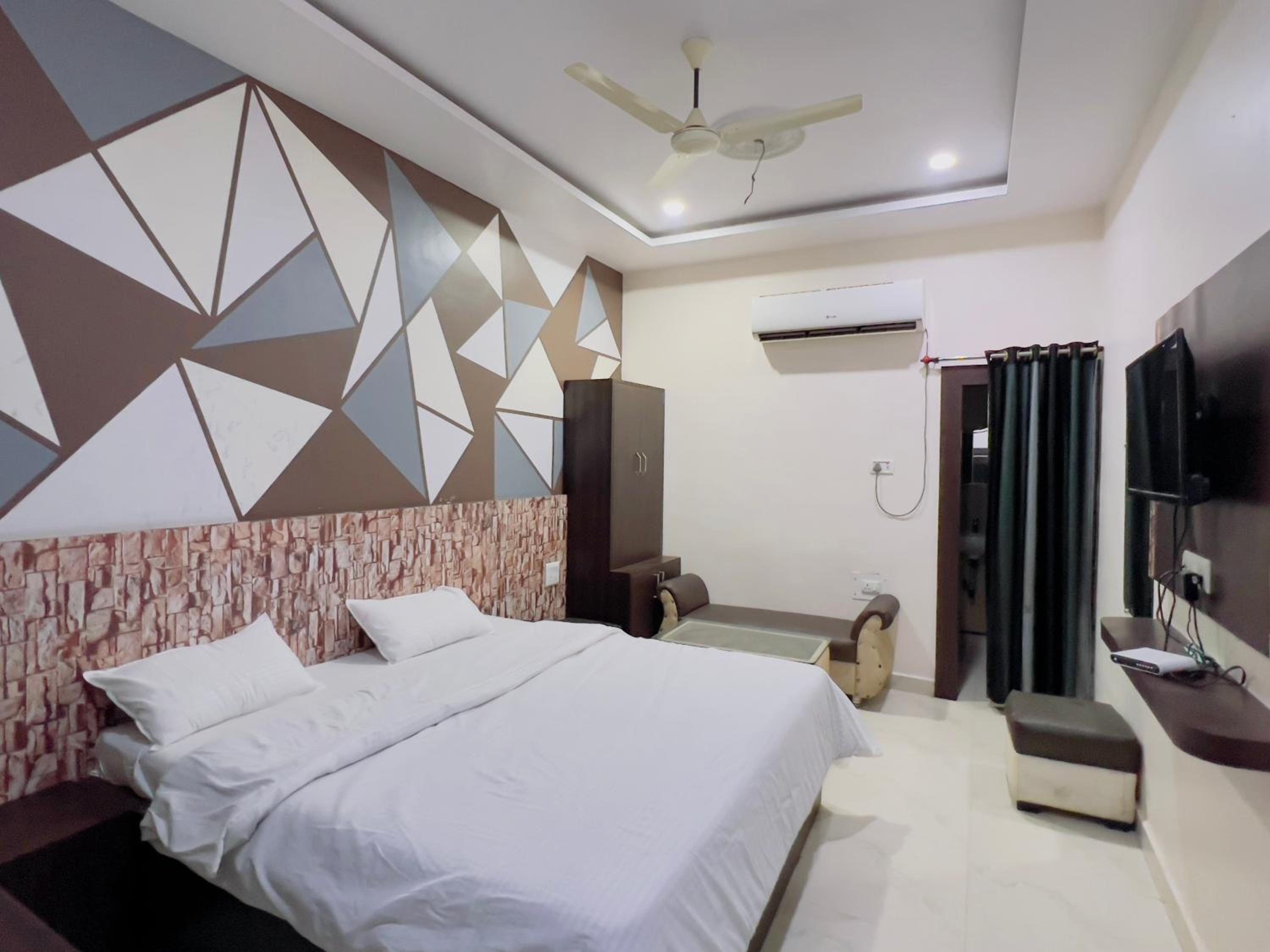 HOTEL ALOK Residency