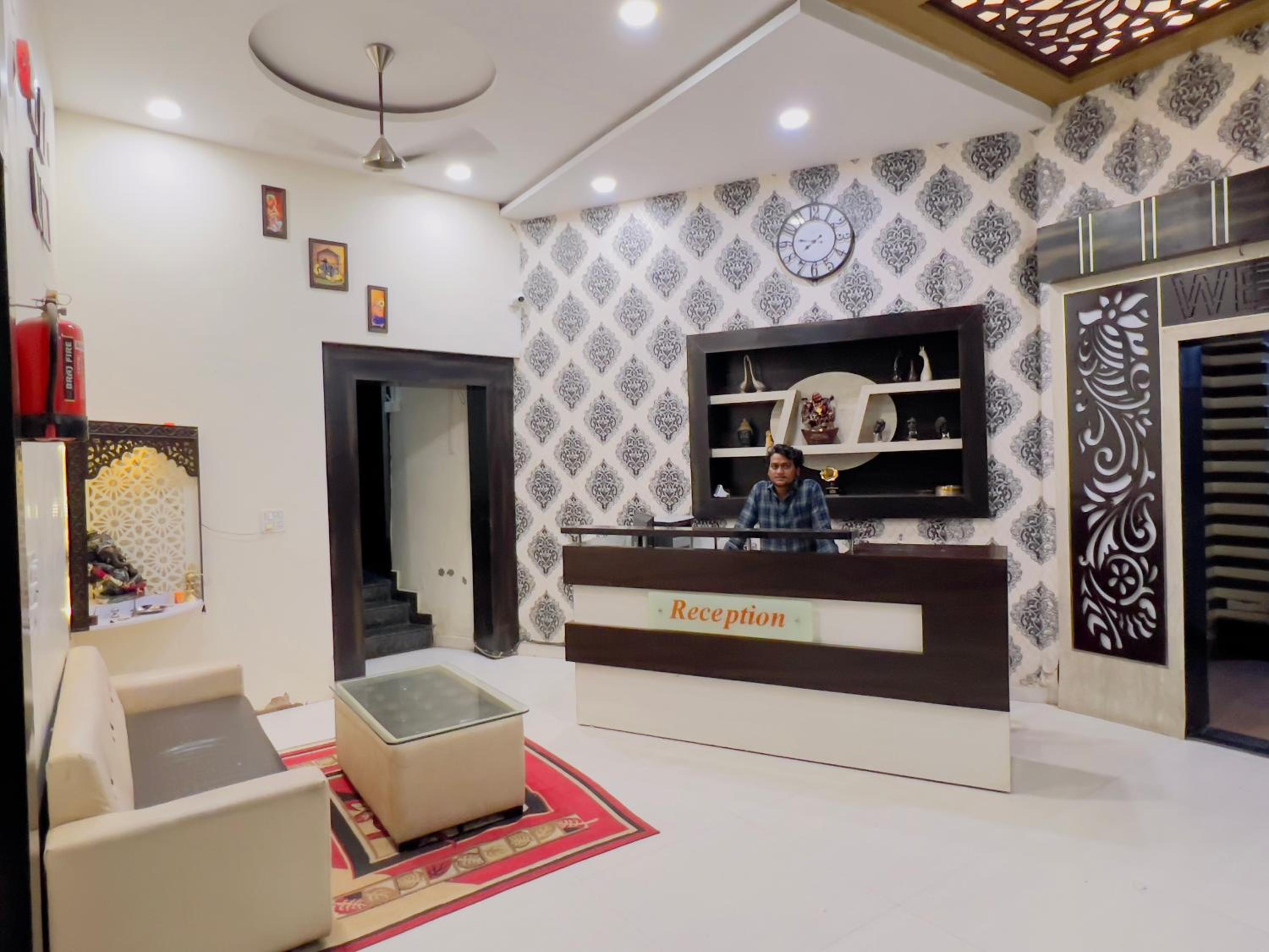 HOTEL ALOK Residency