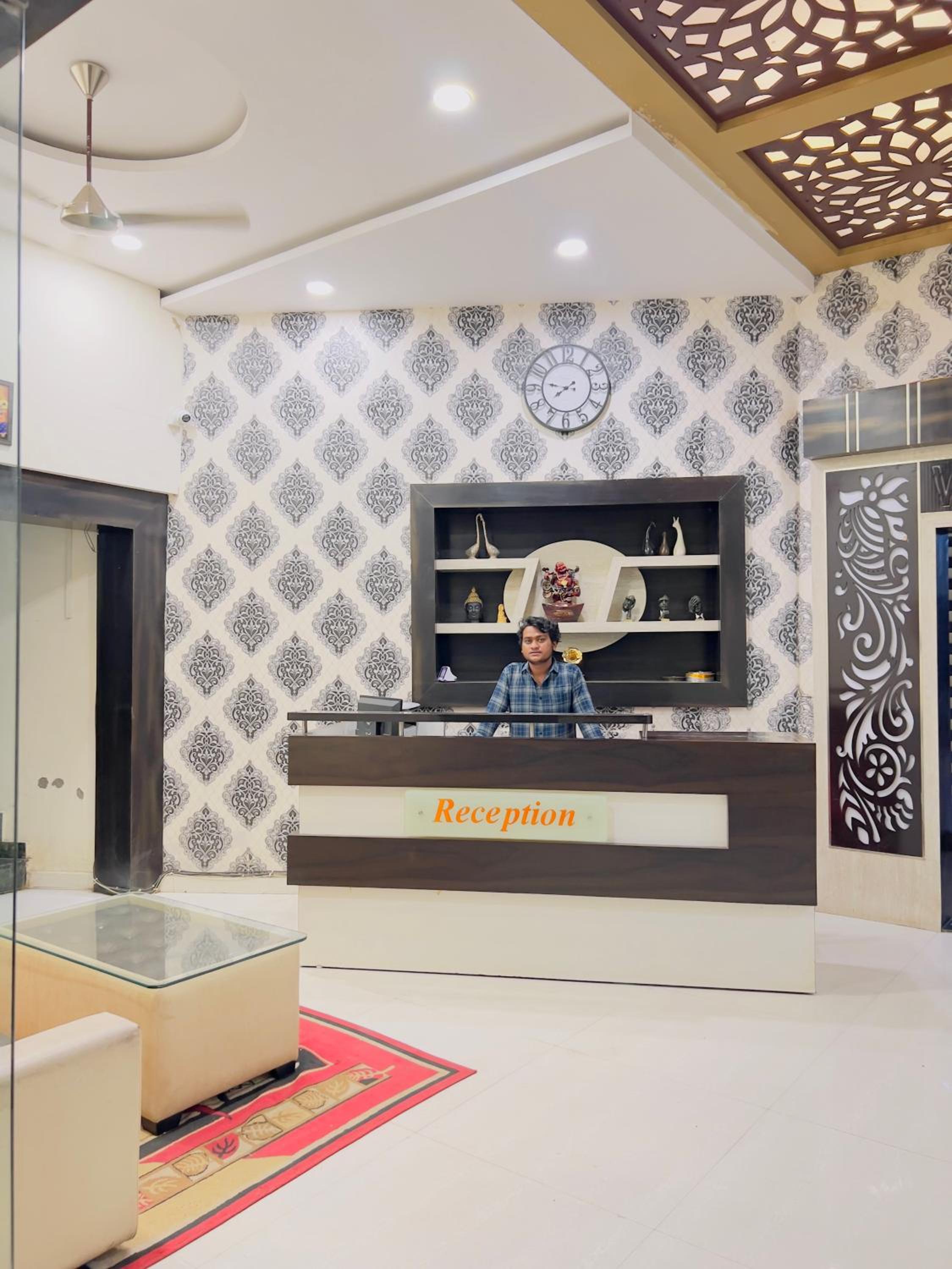 HOTEL ALOK Residency