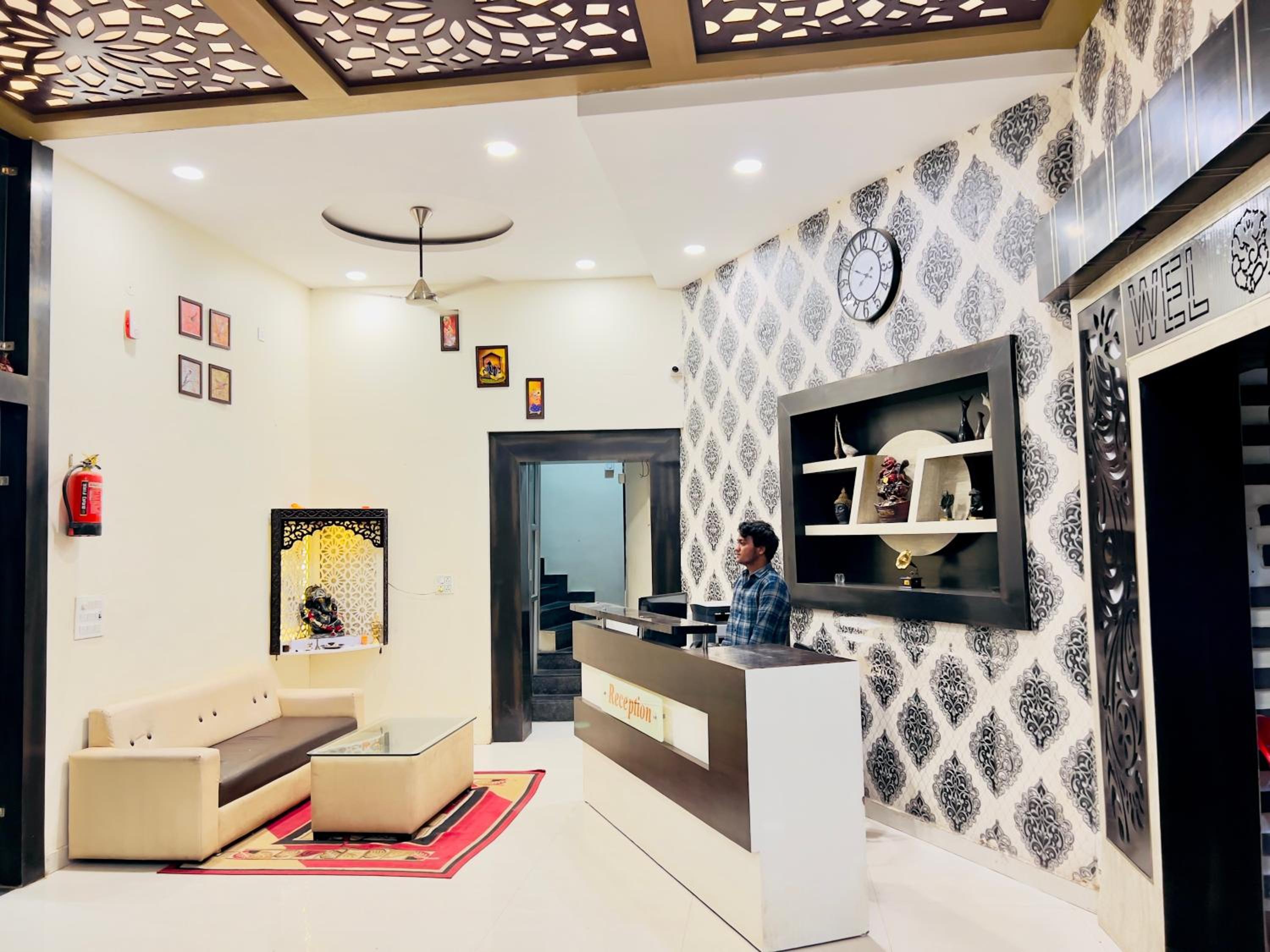 HOTEL ALOK Residency