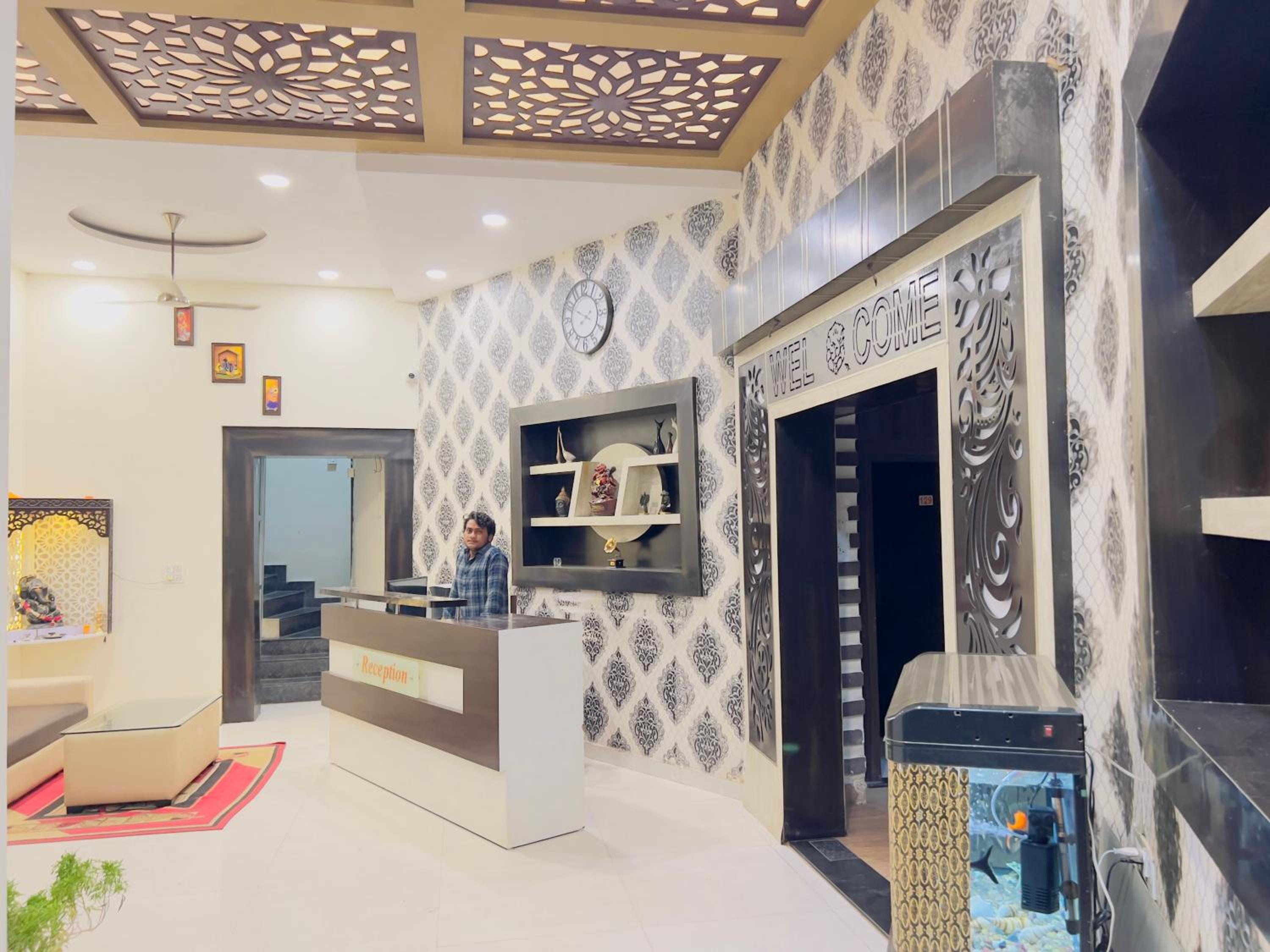 HOTEL ALOK Residency