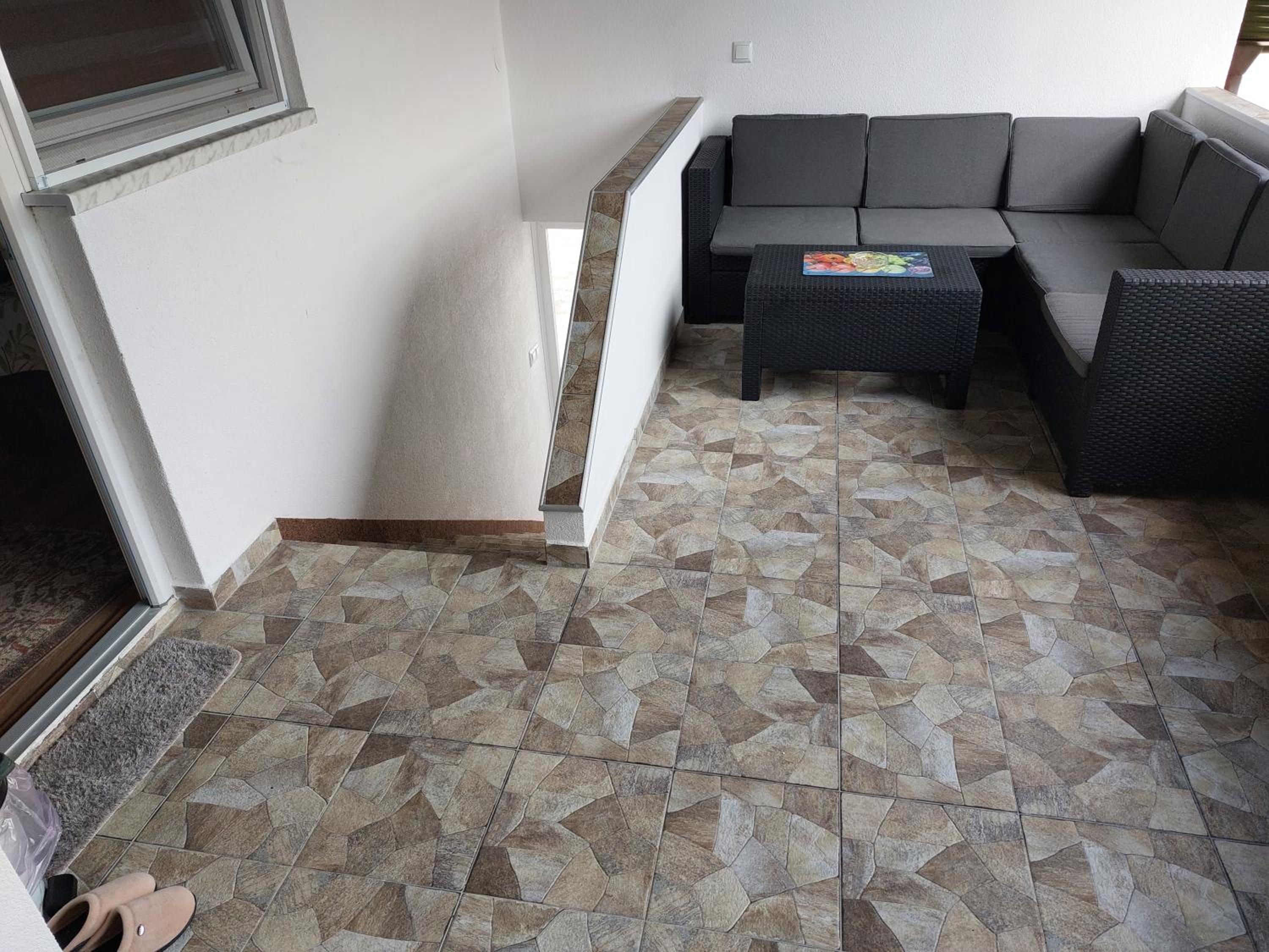 Amar Apartmani,,