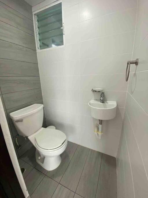 Hermoso conjunto residencial con piscina