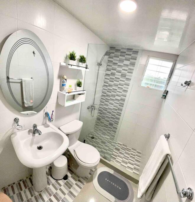 Hermoso conjunto residencial con piscina