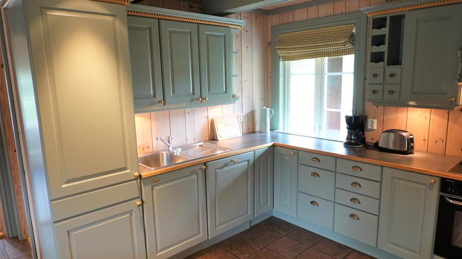 Spacious Hemsedal apartment with 2 bedrooms, fireplace, and mountain views view 3