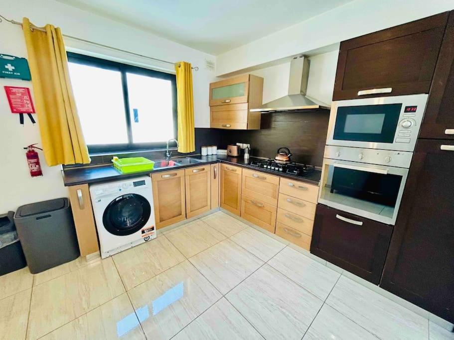 Duplex Whiskey Home 200m away from the Sea and the Square photo 4