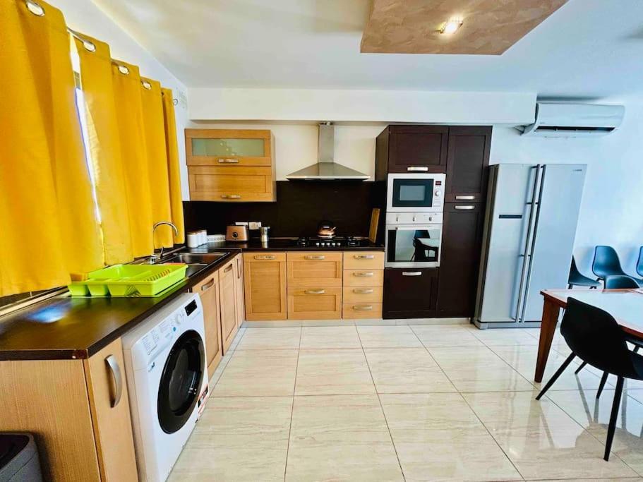 Duplex Whiskey Home 200m away from the Sea and the Square photo 3
