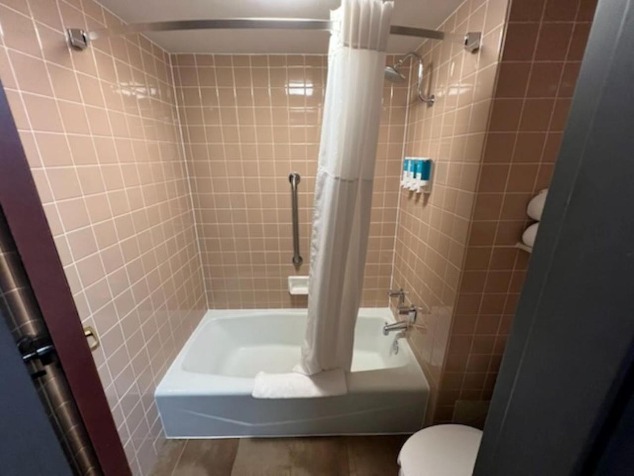 Hotel Lotus Kansas City Merriam - Property Image 34