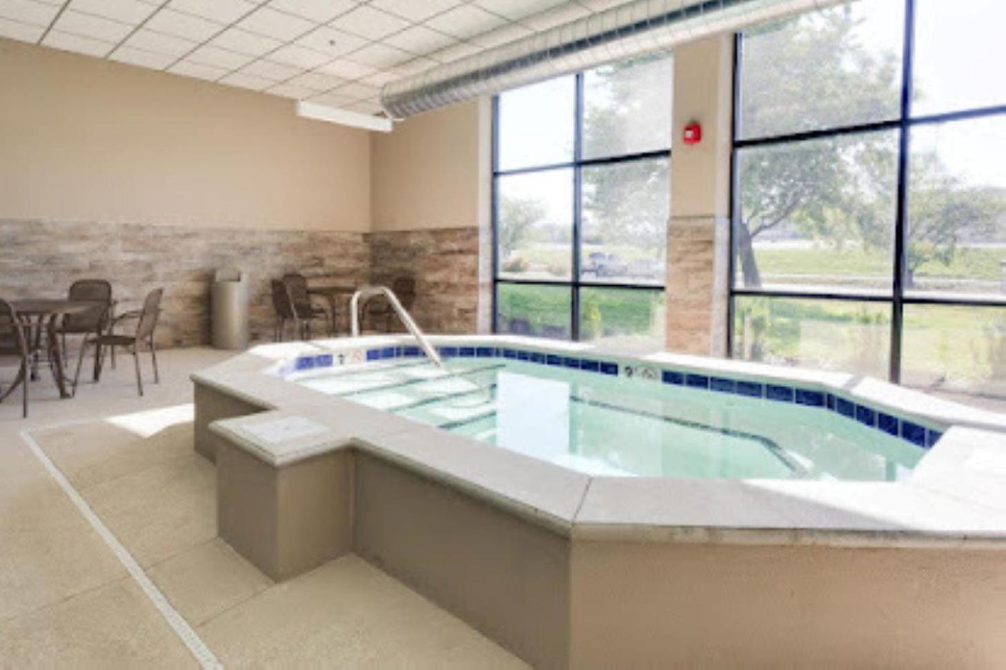 Hotel Lotus Kansas City Merriam - Property Image 20