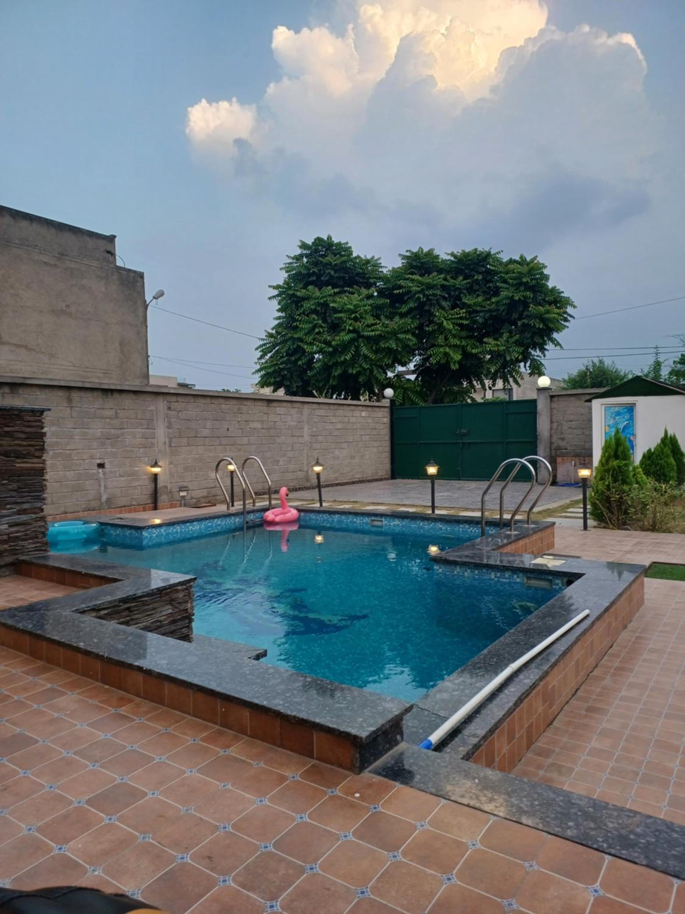 Luxurious PRIVATE GREYSTONE VILLA, Bornfire, Bar-B-Q , Big Garden, Pool table, hot-tub, Party speaker view 2