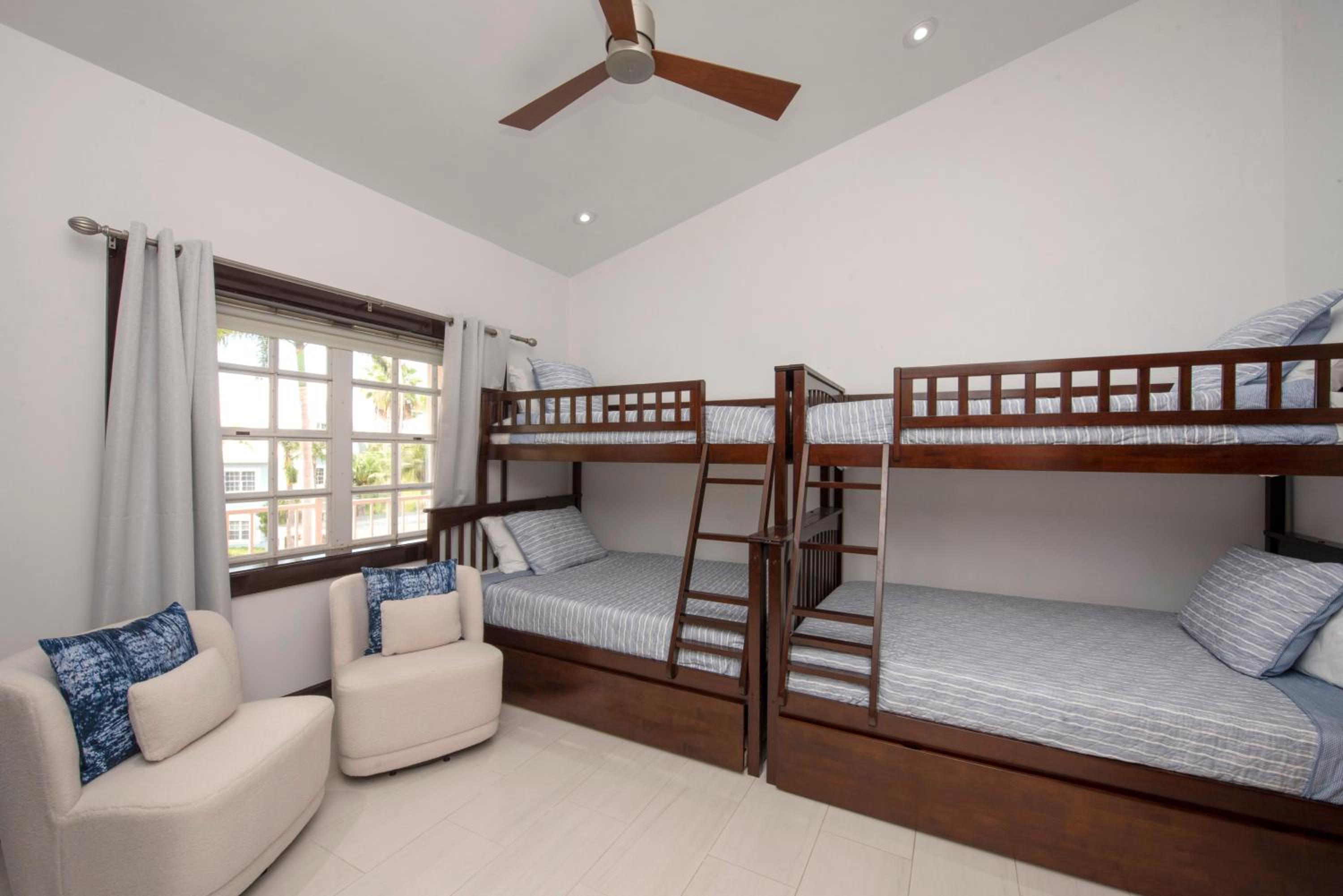 Britannia 7 Mile Beach Condo, photo 22