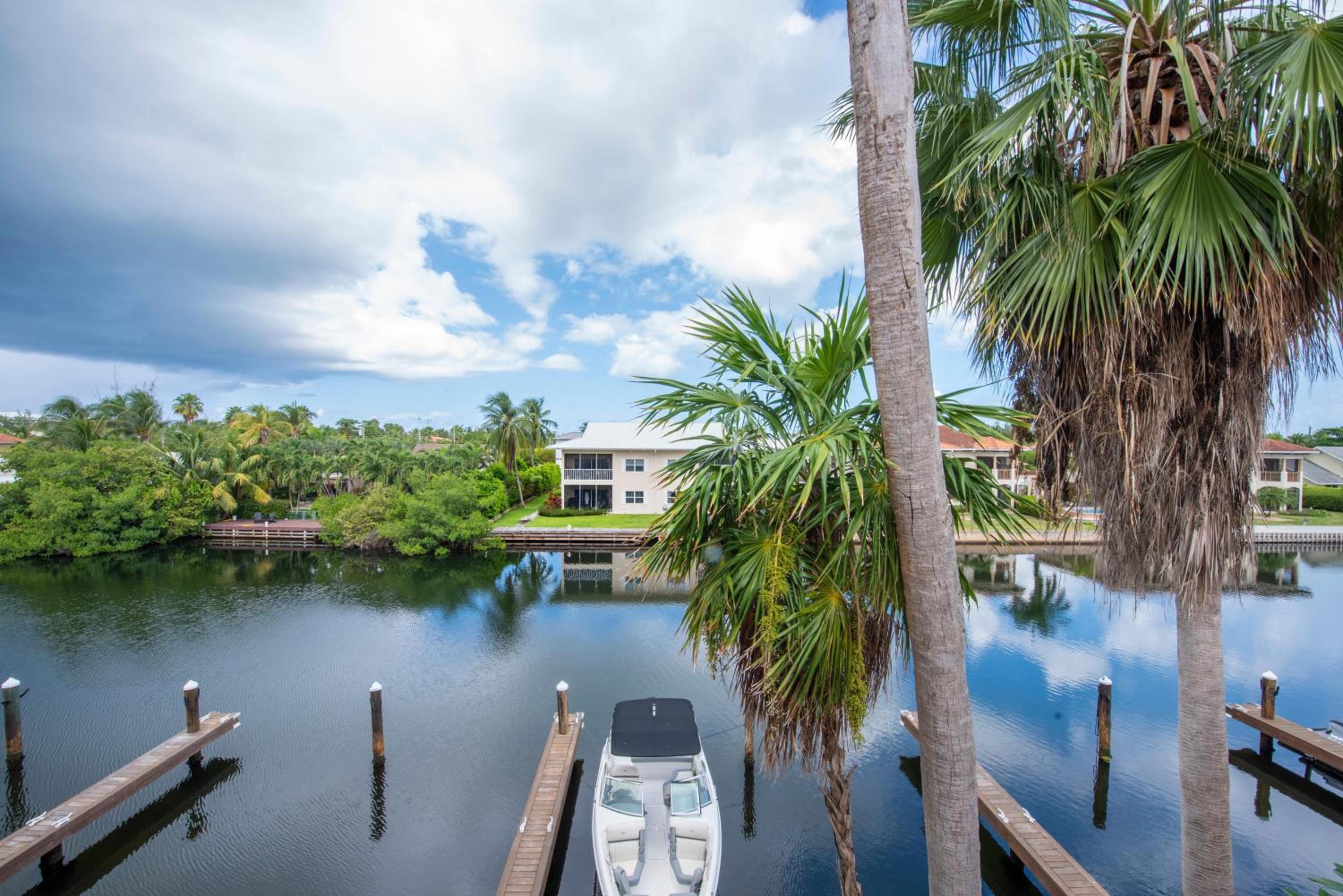 Britannia 7 Mile Beach Condo
