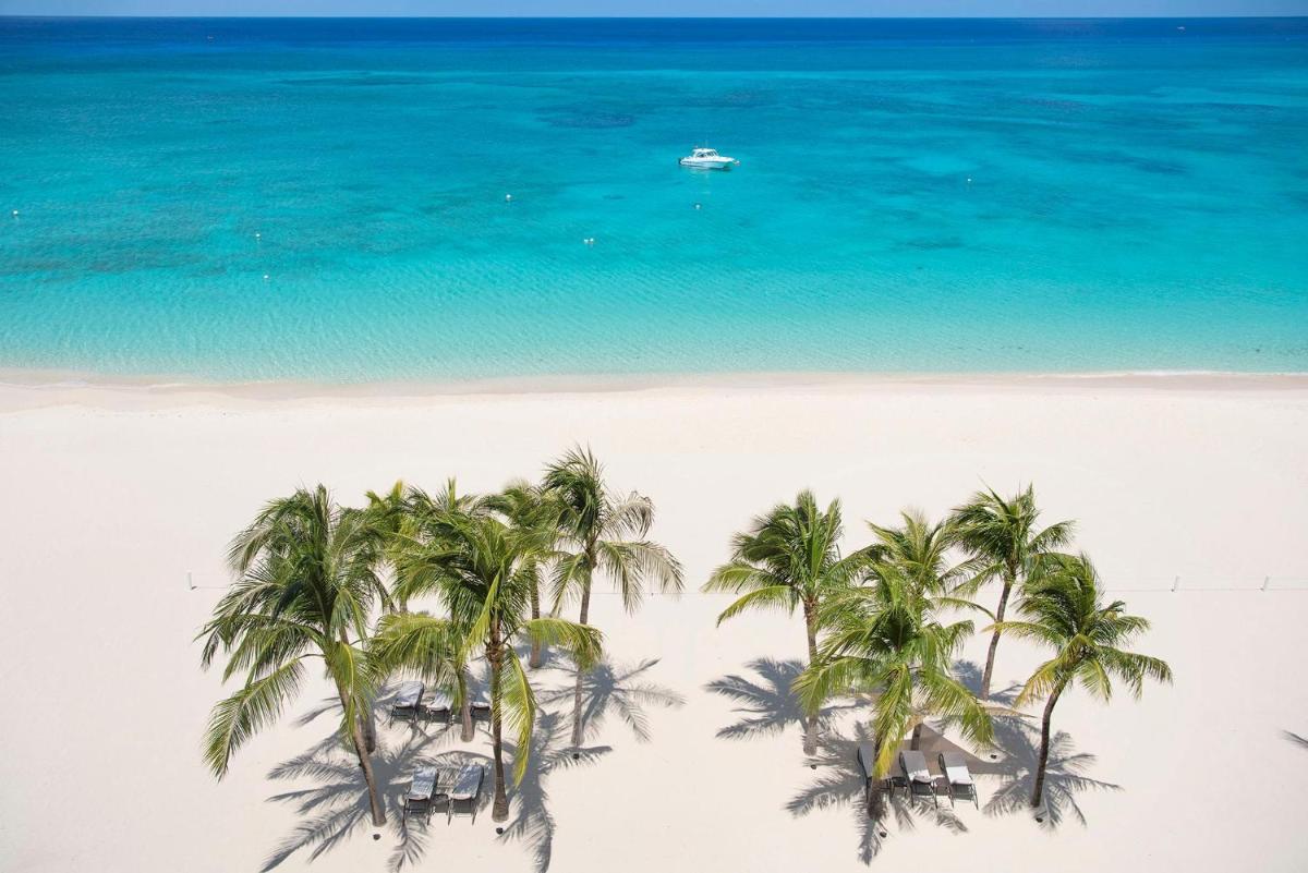 Britannia 7 Mile Beach Condo