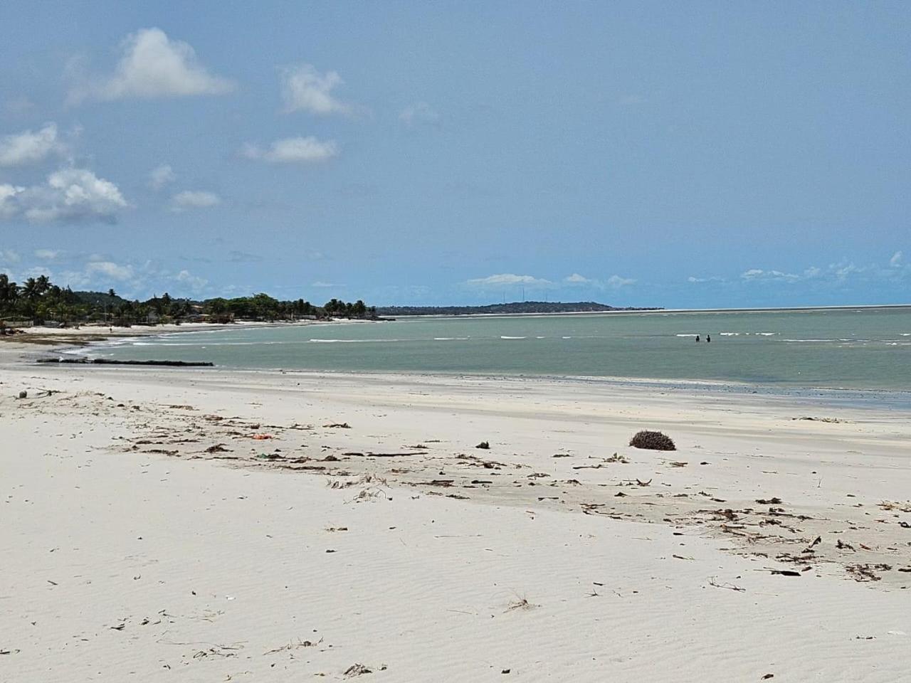 Aconchegante casa perto da praia da Enseada dos Golfinhos OBS não é Jaguaribe