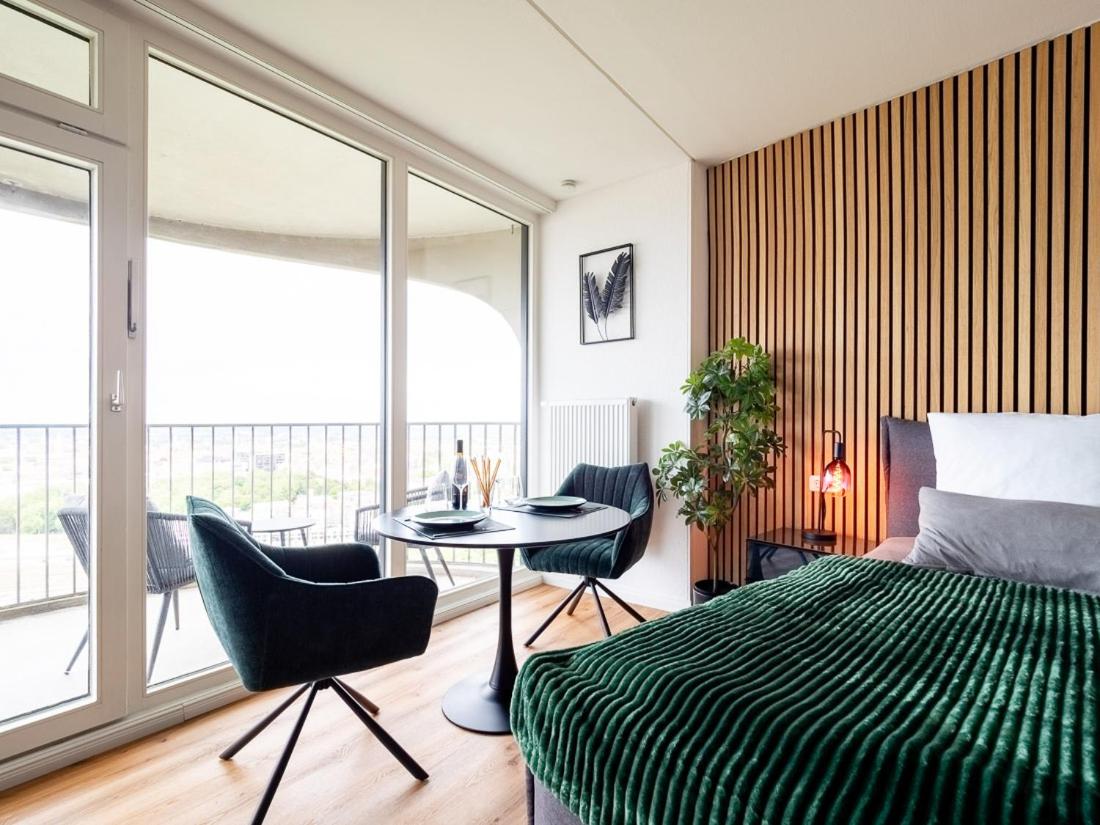 Hotel Tower I 26th floor I Boxspring I Nespresso
