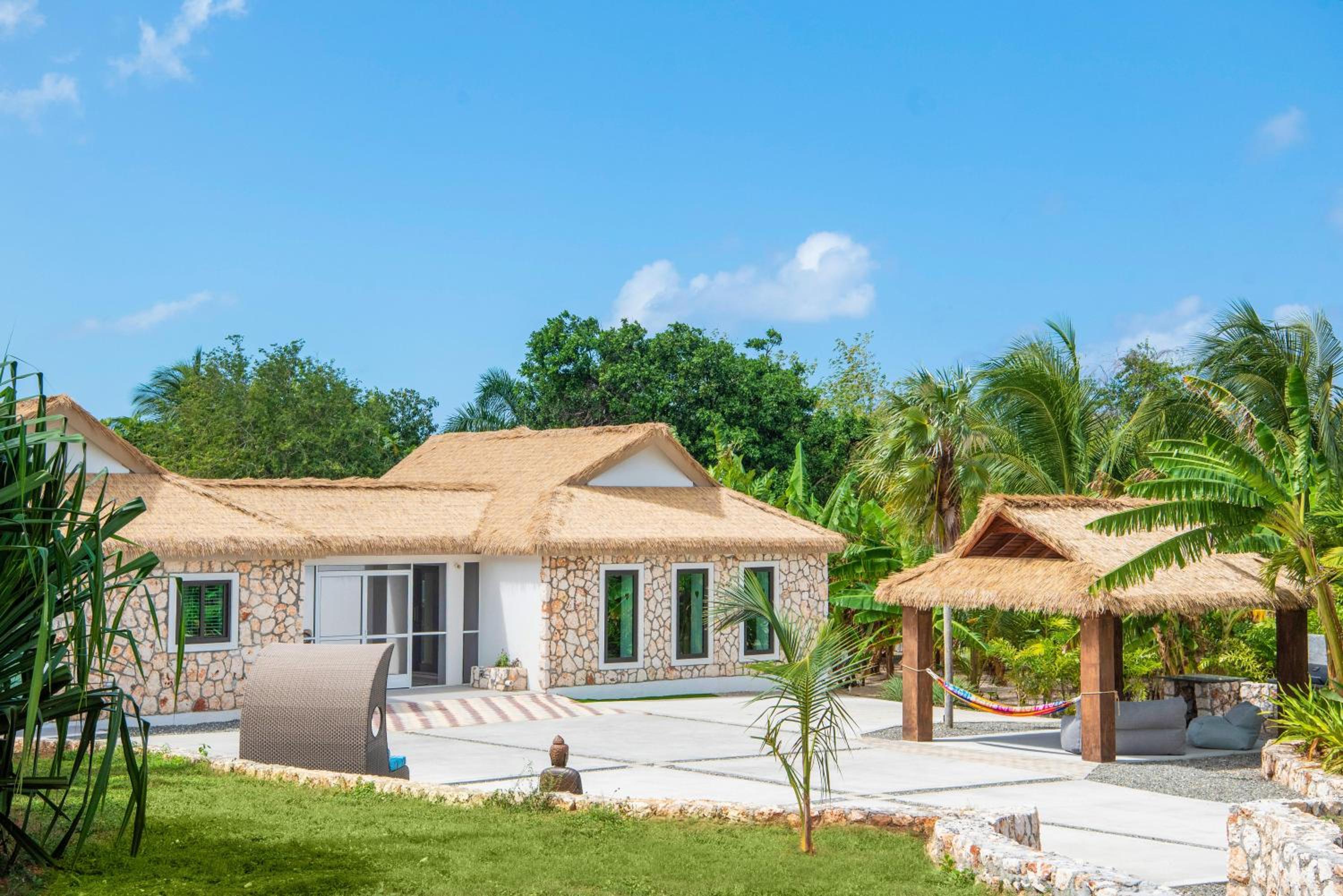 The Mastic Cana Luxury Cottage view 3