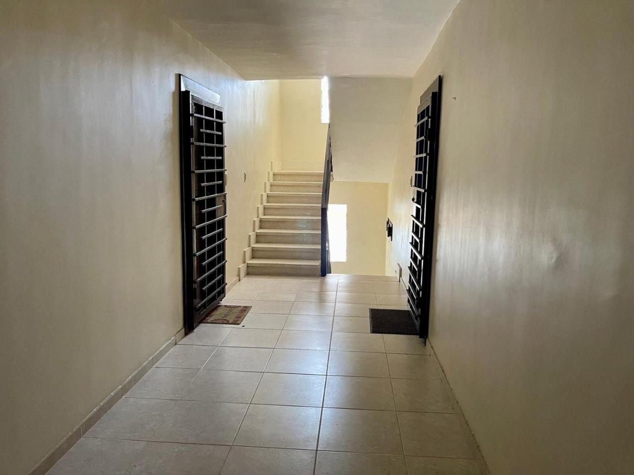 Apartamento Amplio en Residencial de 2 Habitaciones