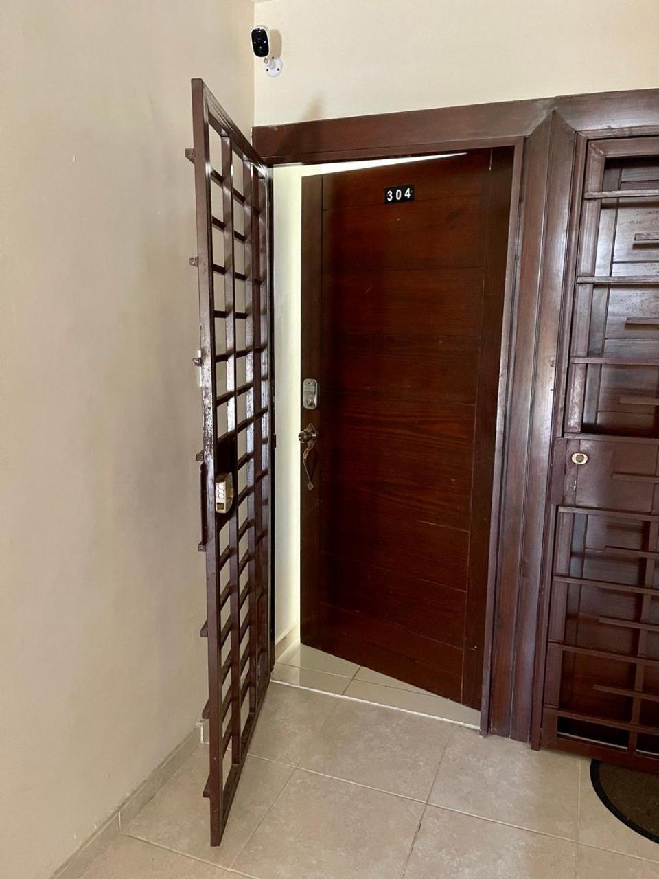 Apartamento Amplio en Residencial de 2 Habitaciones