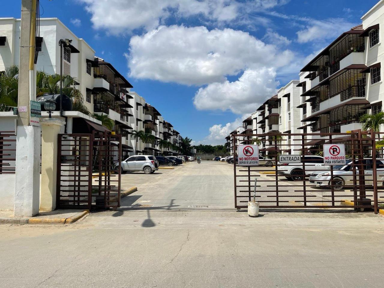Apartamento Amplio en Residencial de 2 Habitaciones