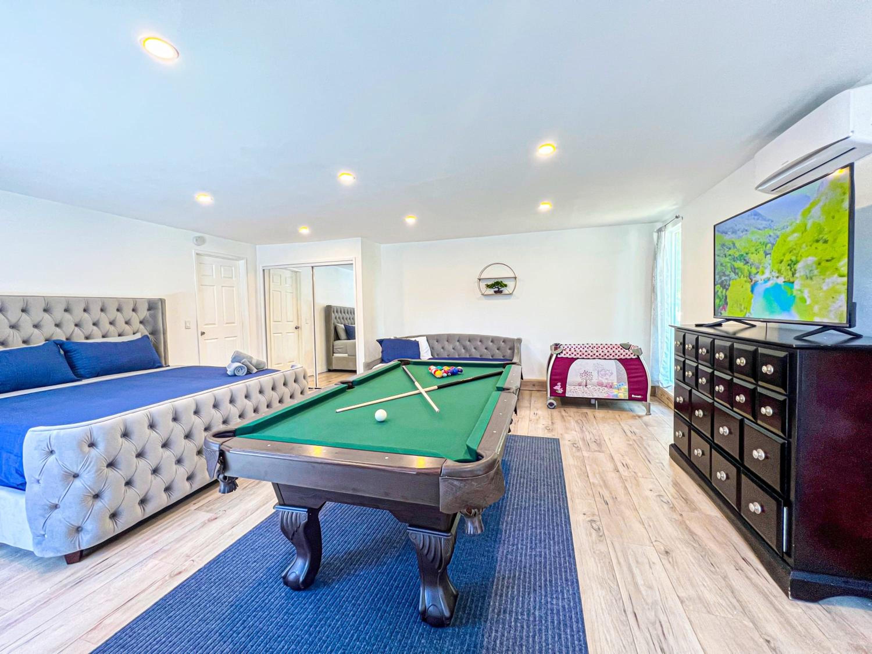 Gorgeous 4BR House with Swimming Pool - Property Image 35