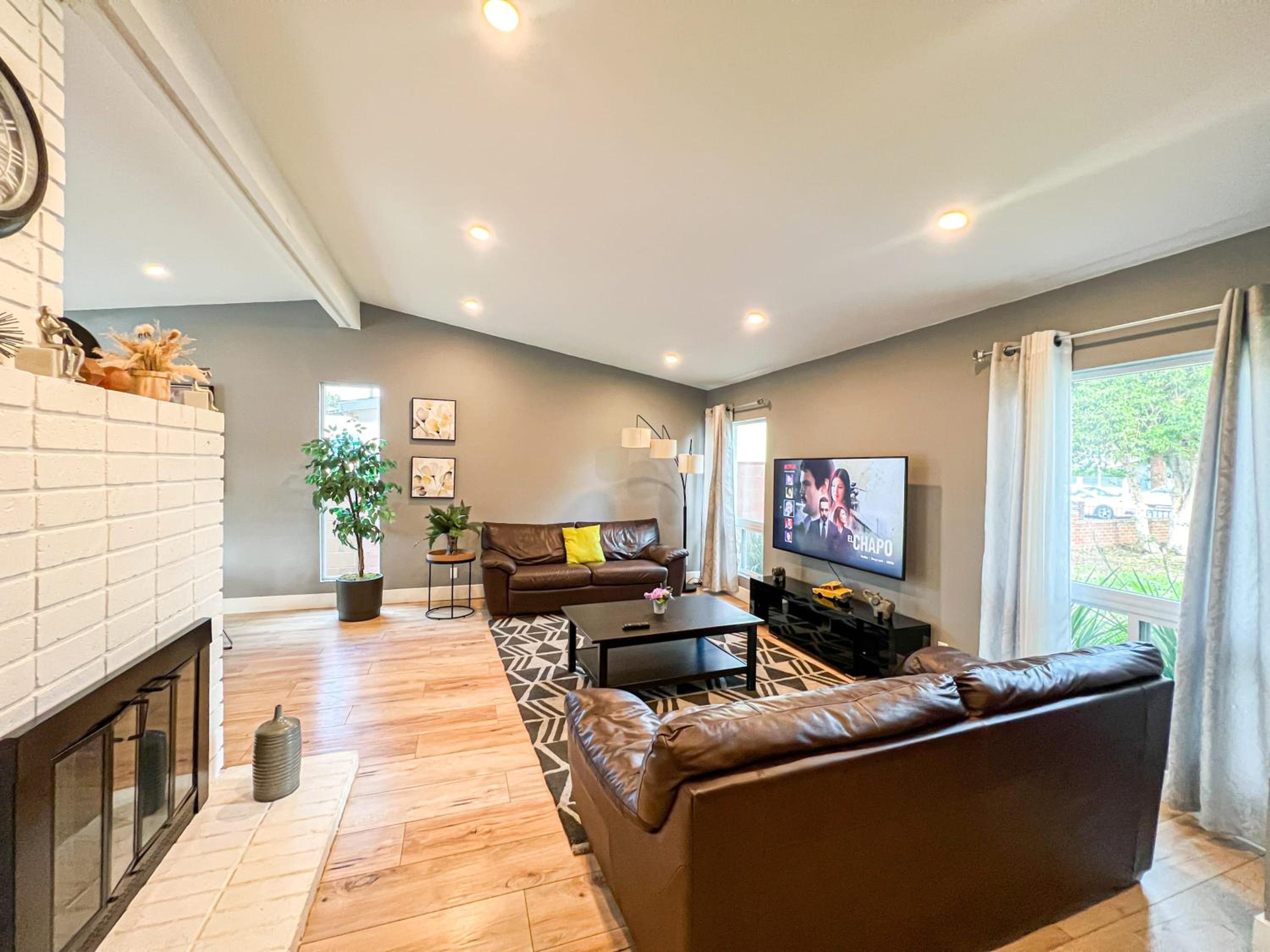 Gorgeous 4BR House with Swimming Pool - Property Image 20