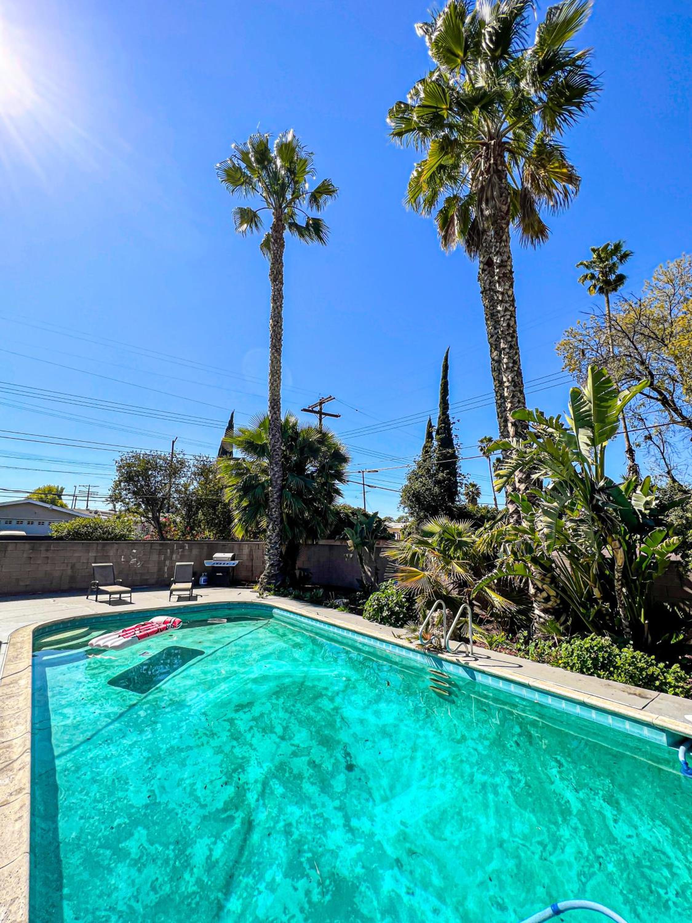 Gorgeous 4BR House with Swimming Pool - Property Image 9