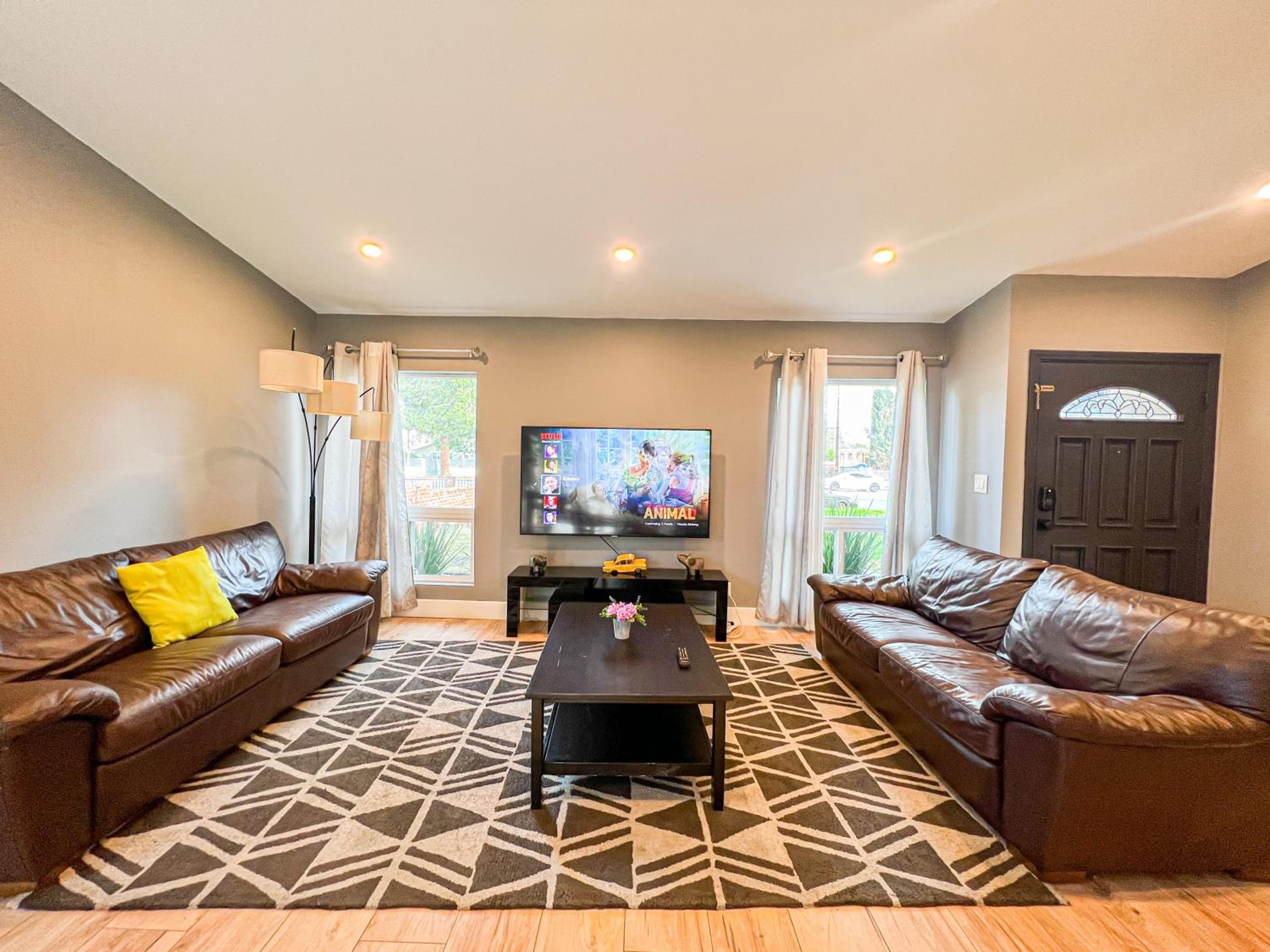 Gorgeous 4BR House with Swimming Pool - Property Image 14