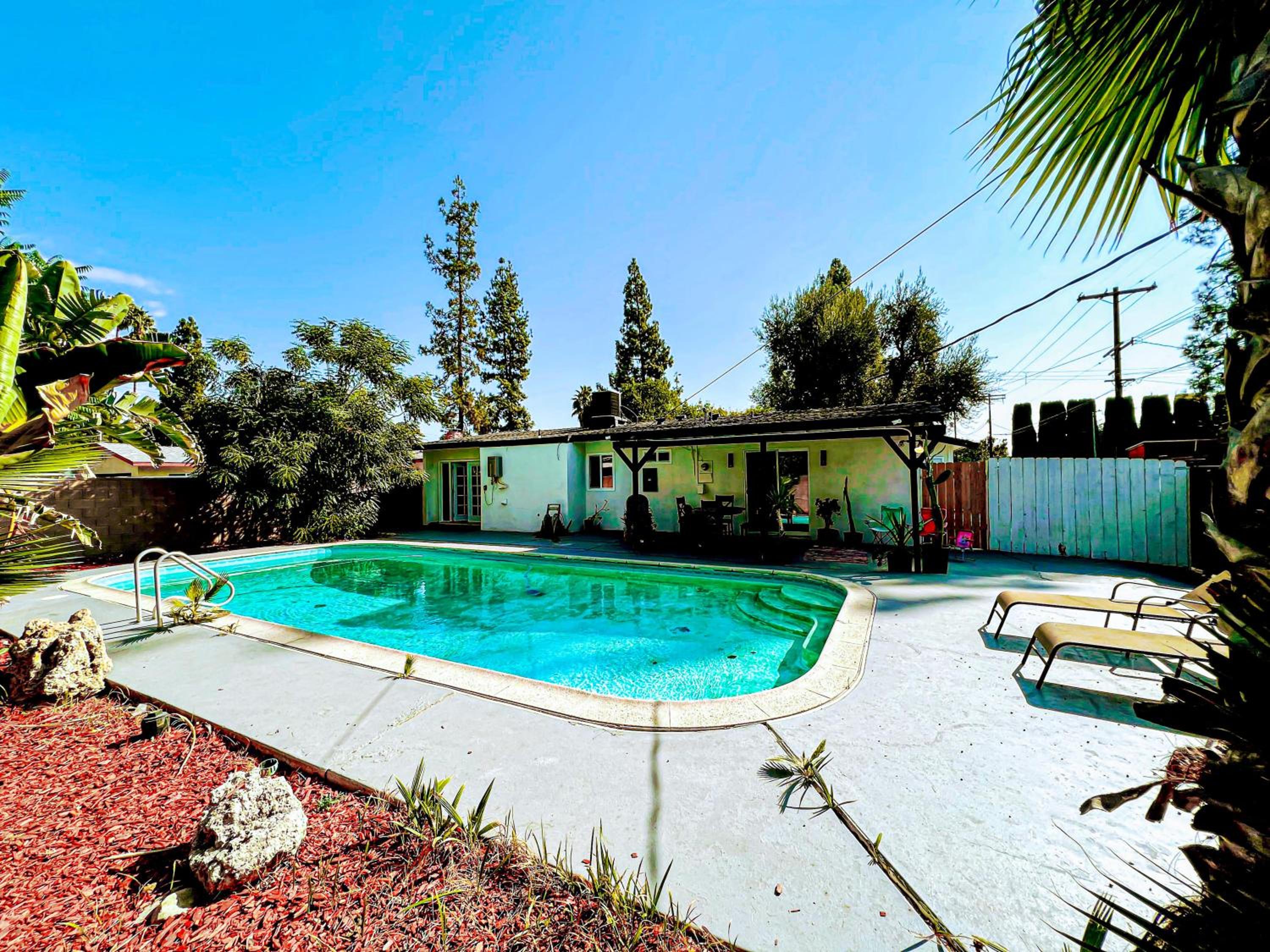 Gorgeous 4BR House with Swimming Pool - Property Image 17