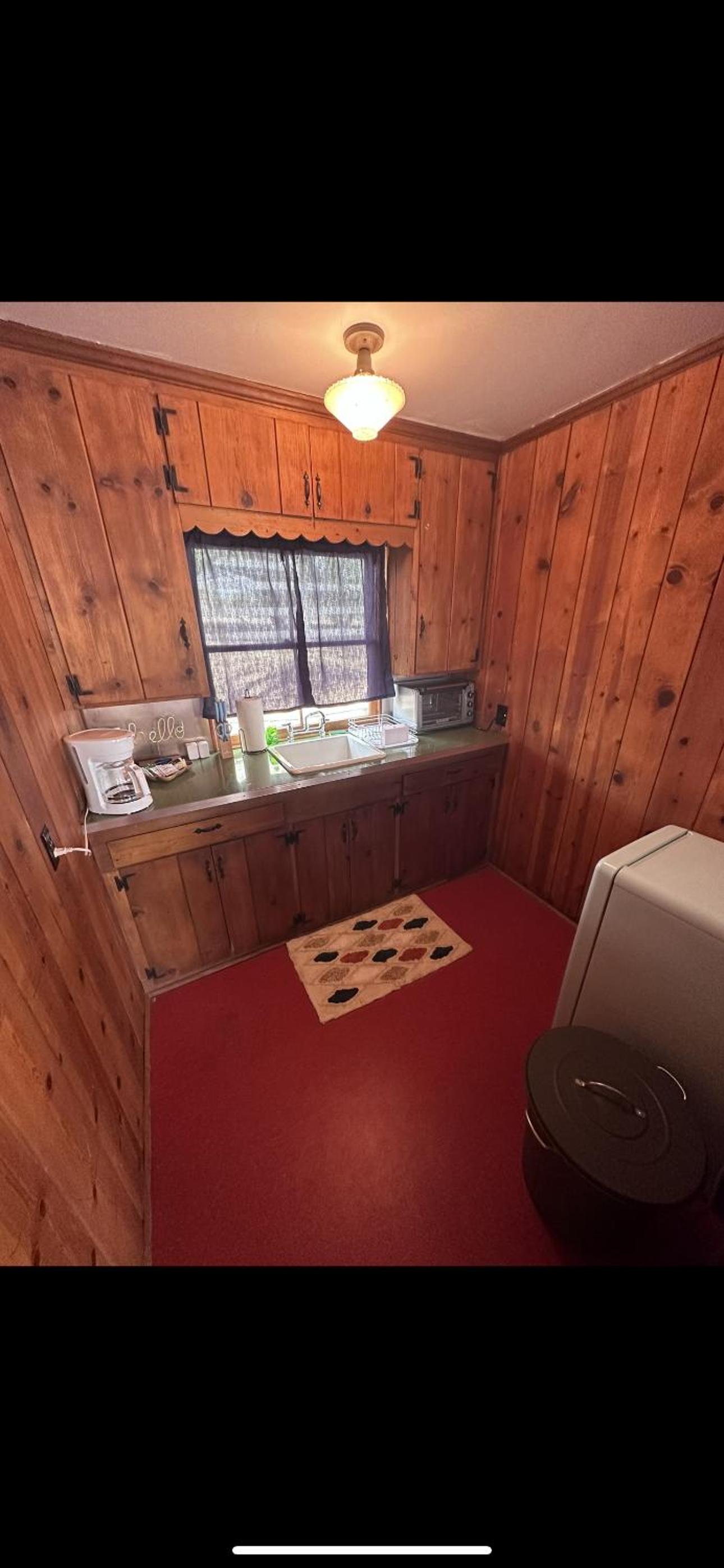 Room 3 - Downtown Joshua Tree Motel - Pet Friendly - Walk to Shops & Visitor Center, Minutes to Park Entrance view 5