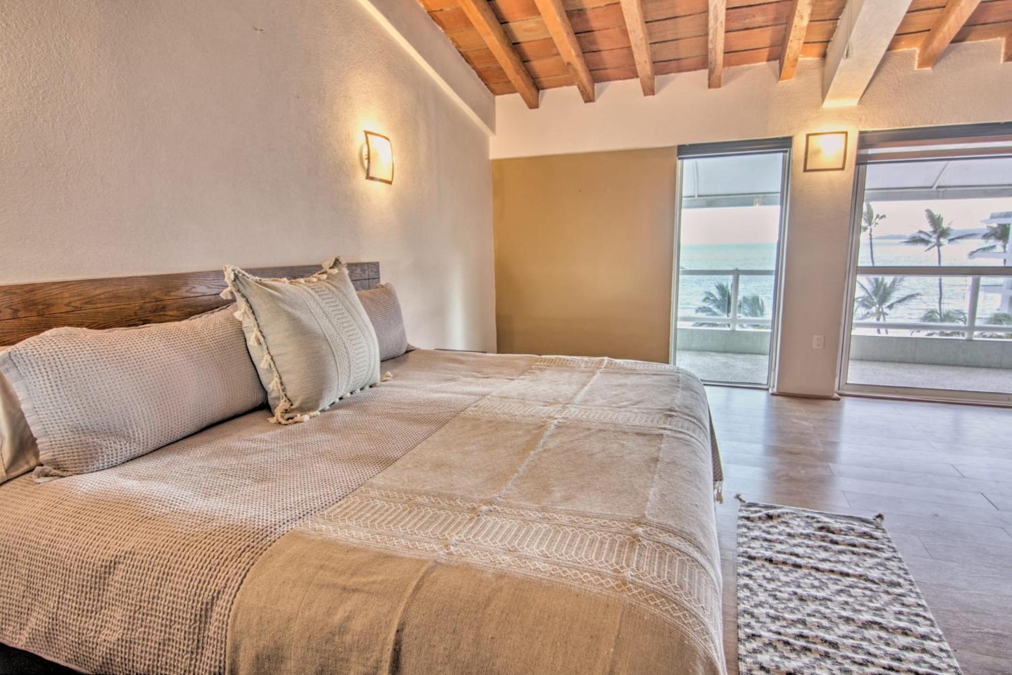 Costa Dorada - Beachfront Penthouse in Bucerias Golden Zone